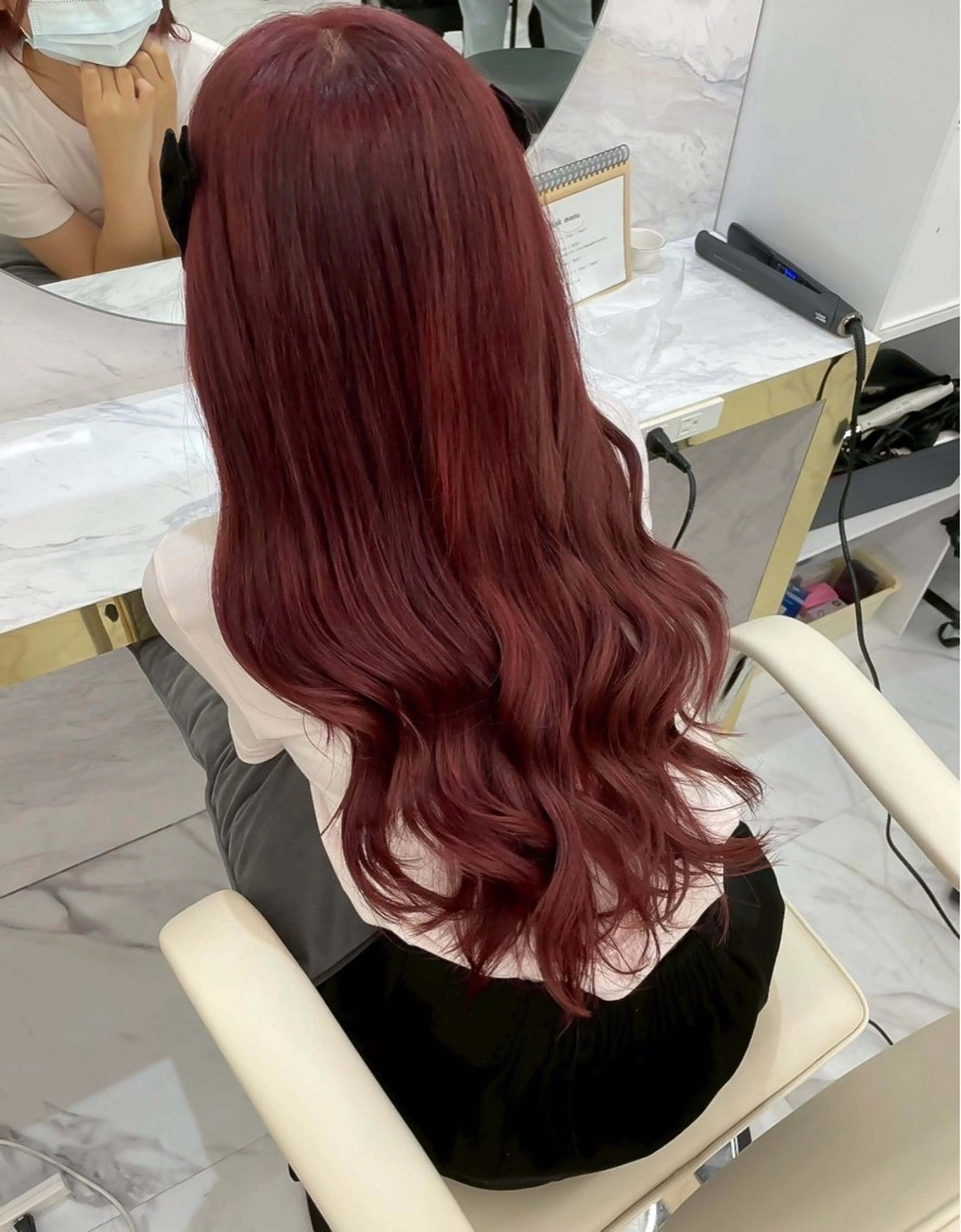 ロング カラー ケアカラー 透明感カラー ピンクカラー ローズカラー くびれヘア ヘアカラー aku💞韓国風🩷 ピンクカラー🎀🩷のヘアスタイル