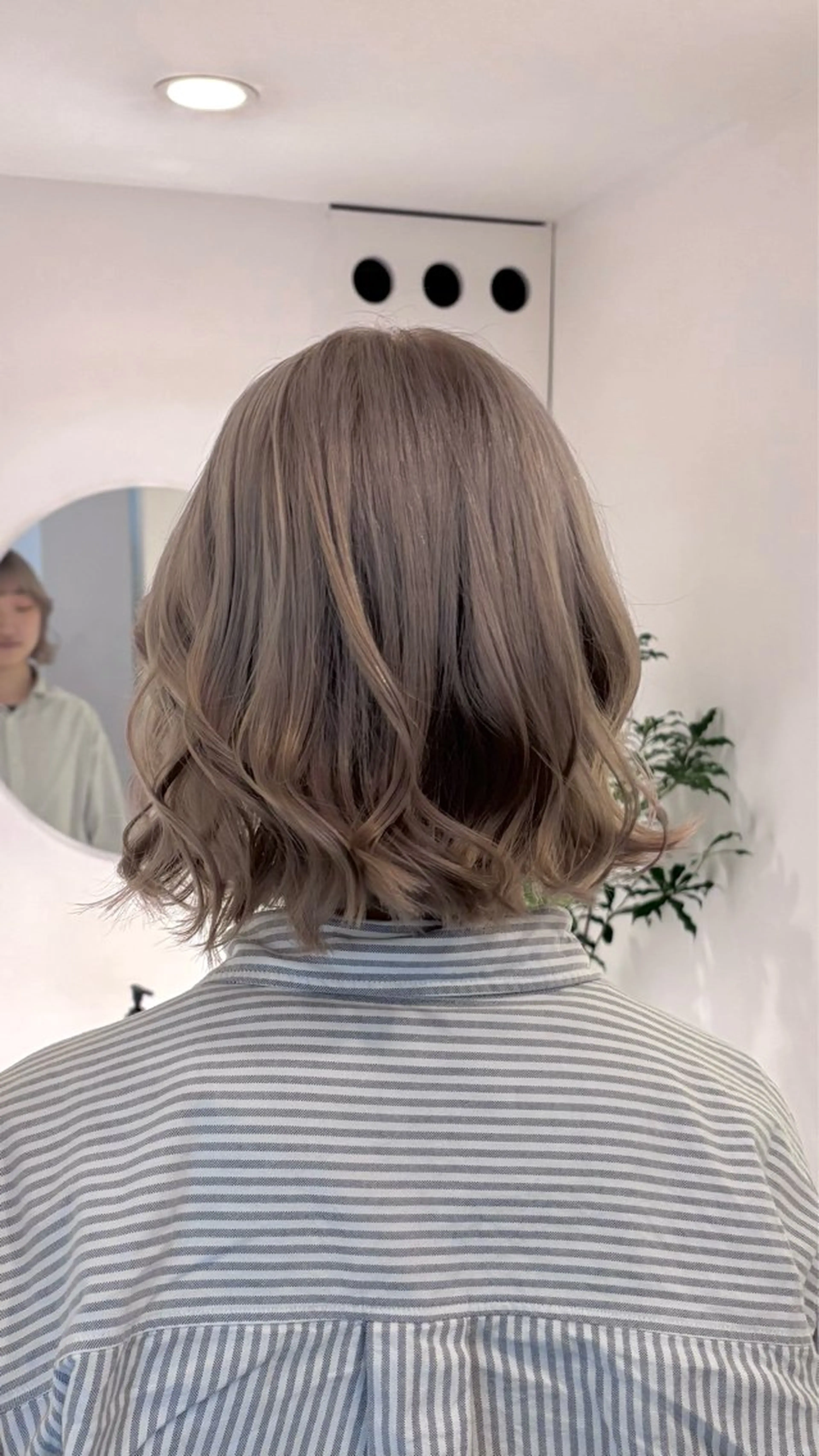 ミディアム カラー yukie/ ブリーチカラーのヘアスタイル