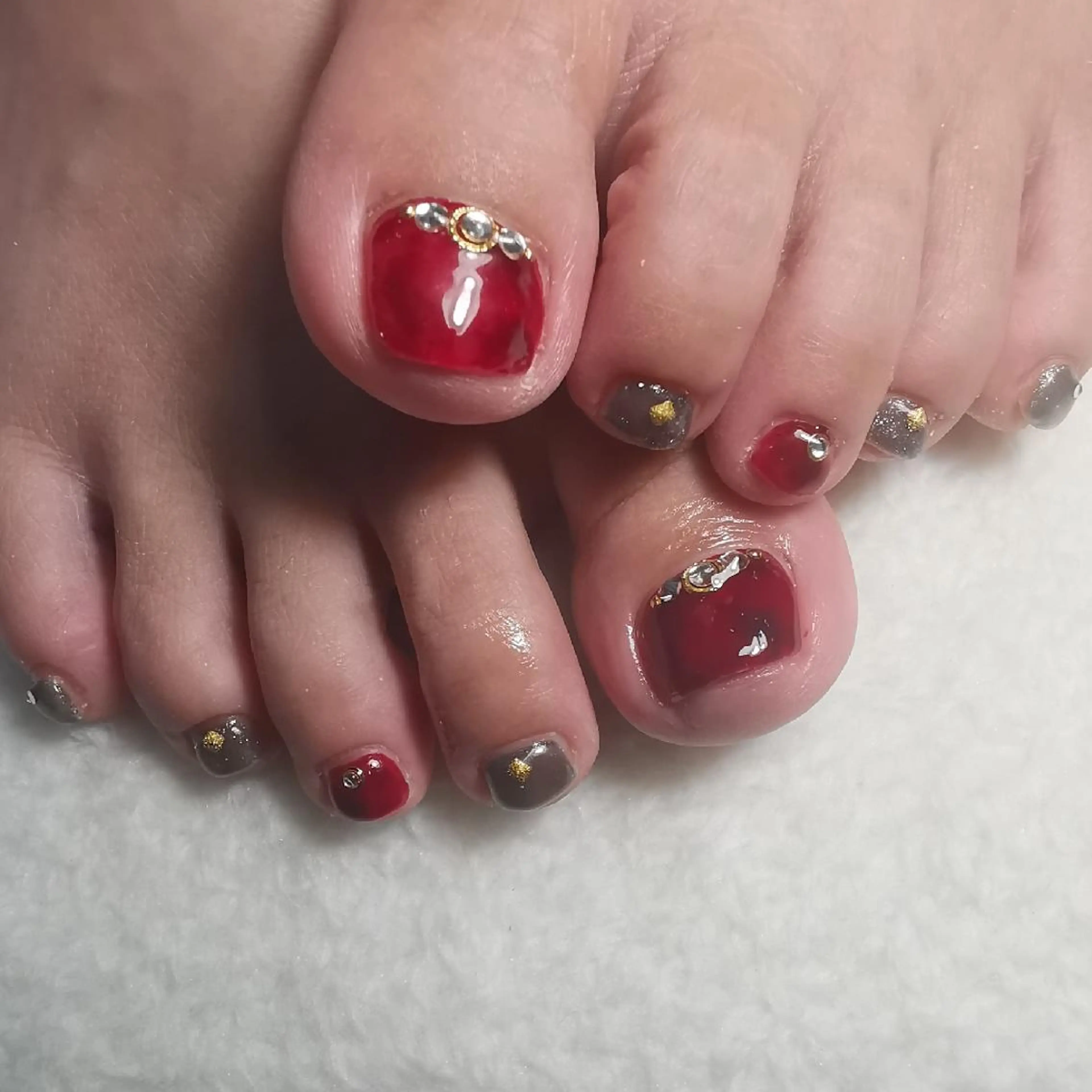 ネイル べっ甲ネイル 赤色 フットネイル reve あやののネイルデザイン