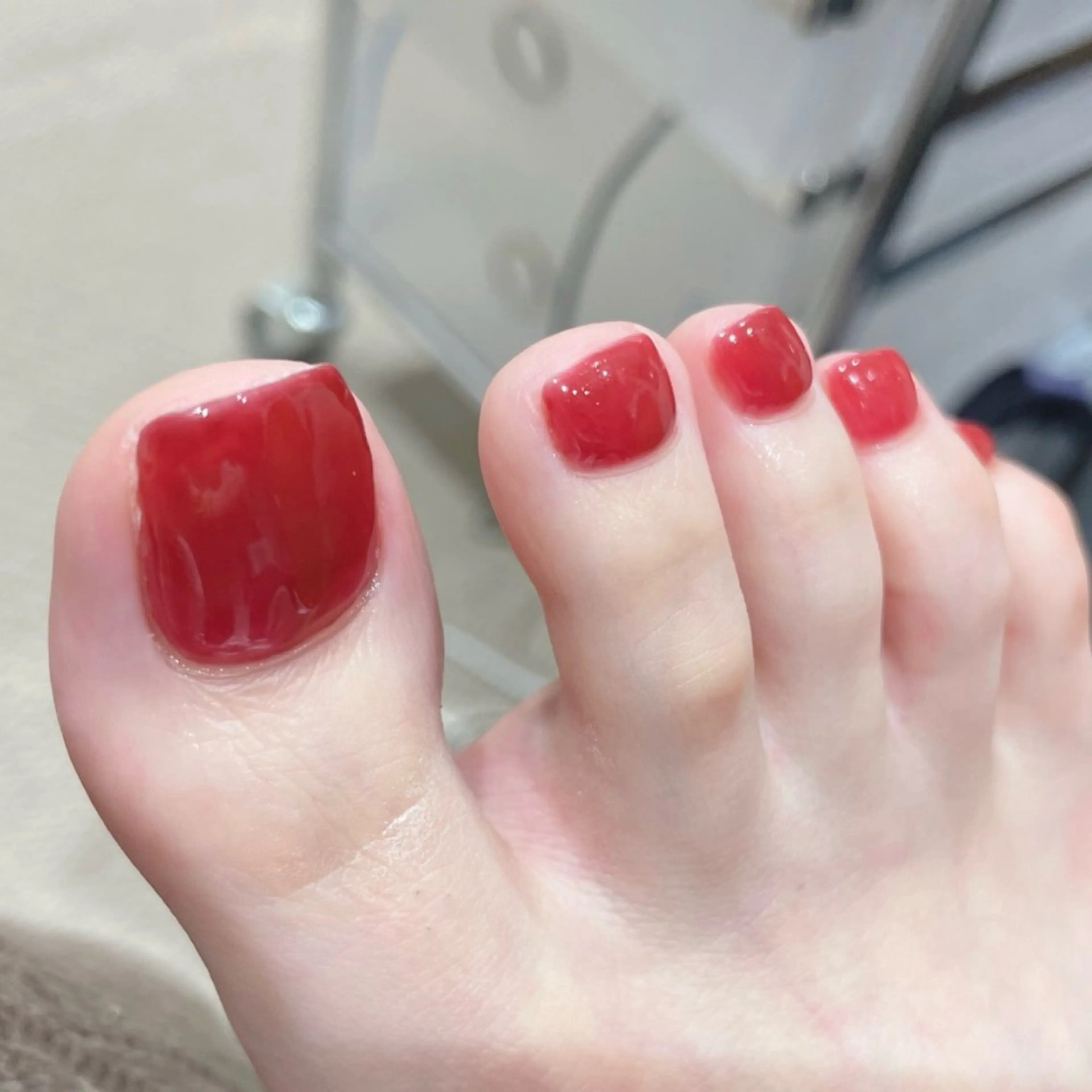 ネイル フットネイル ワンカラーネイル 赤色 ショートネイル専門店 フェルンヴェー代々木のネイルデザイン