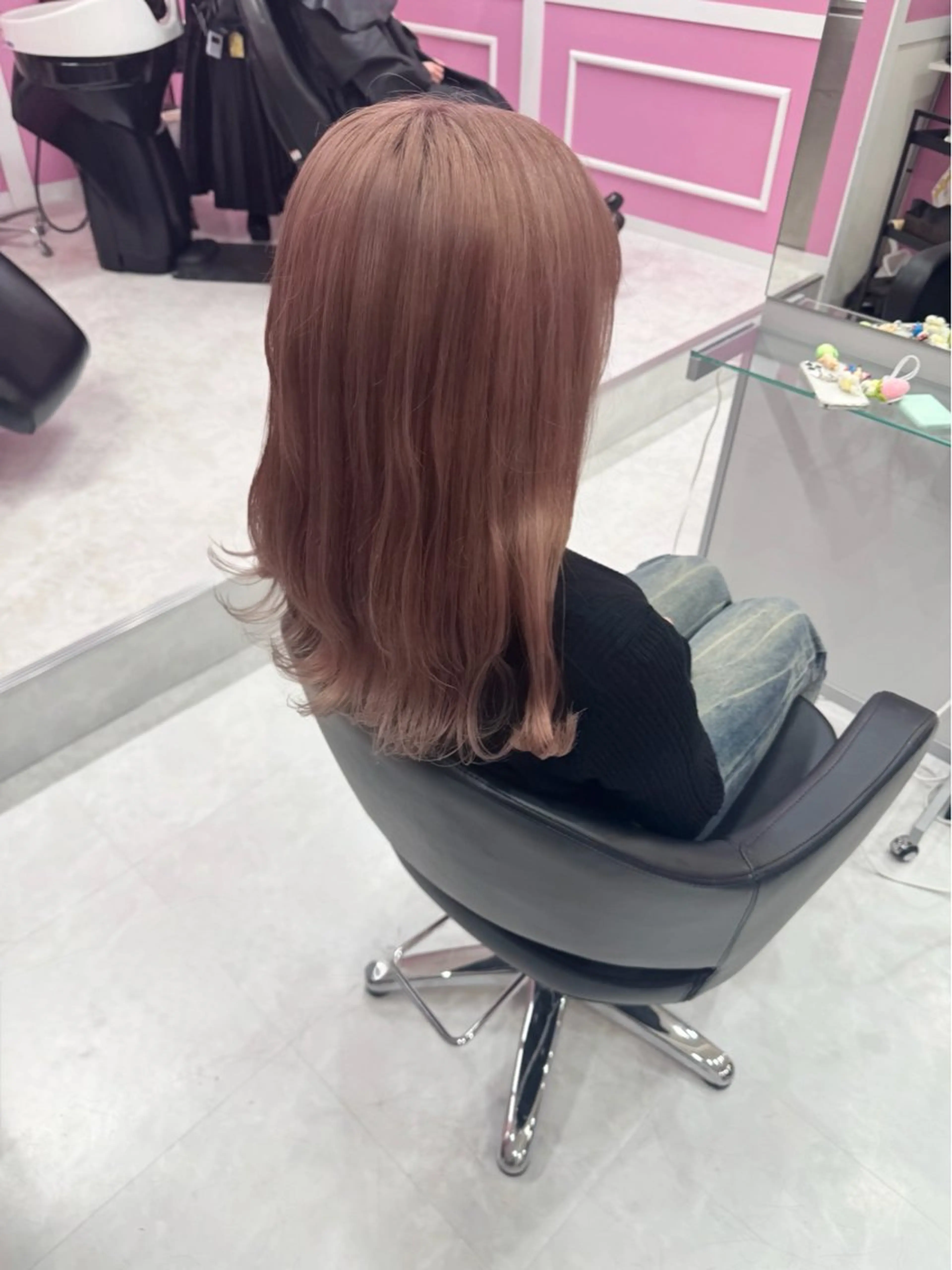 セミロング 𝐘𝐮𝐤𝐢 ベージュ系カラーのヘアスタイル