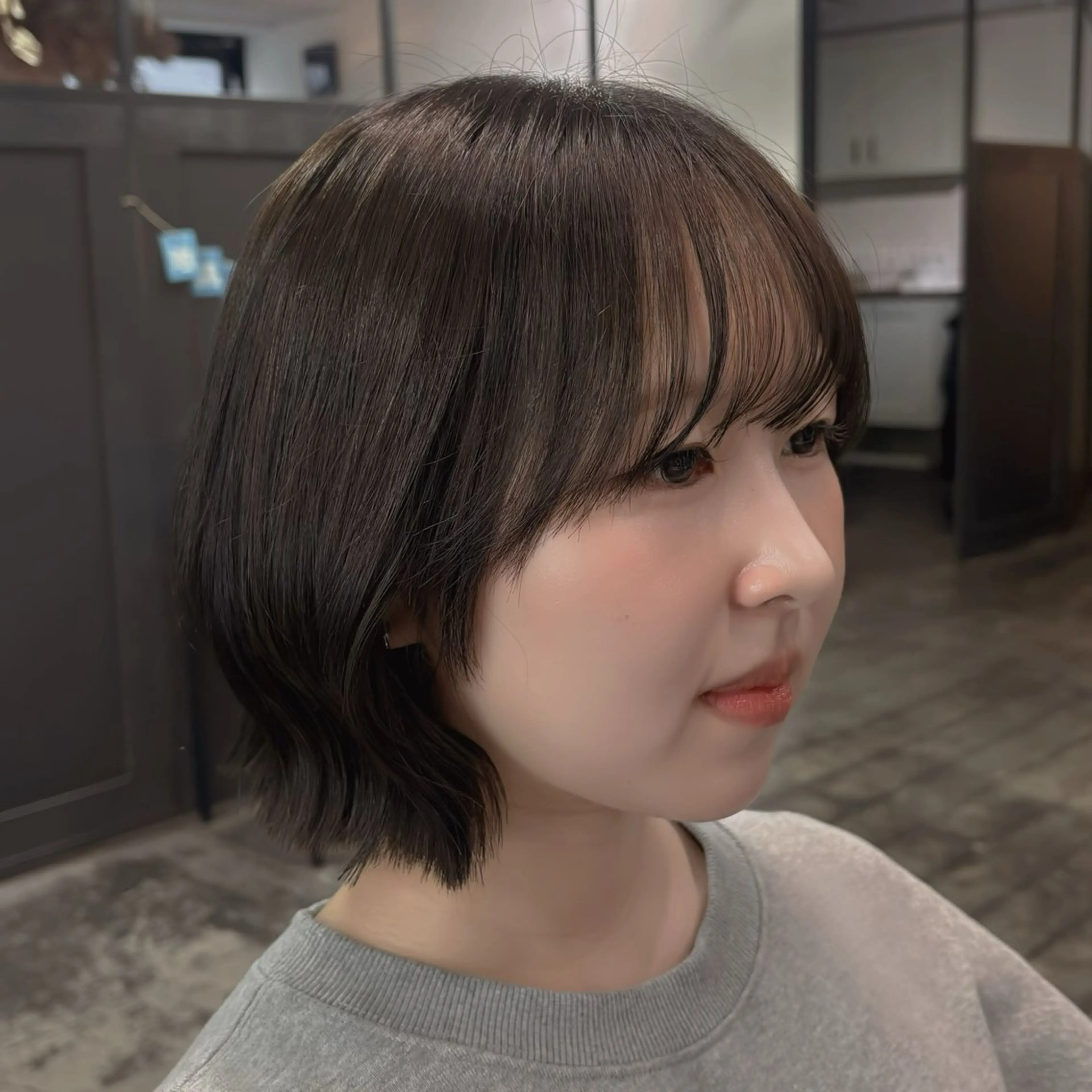 ショート カラー オリーブカラー 顔周りカット レイヤーカット カット ヘアカラー 韓国ヘア/縮毛矯正 /レイヤー🫧ユイカのヘアスタイル