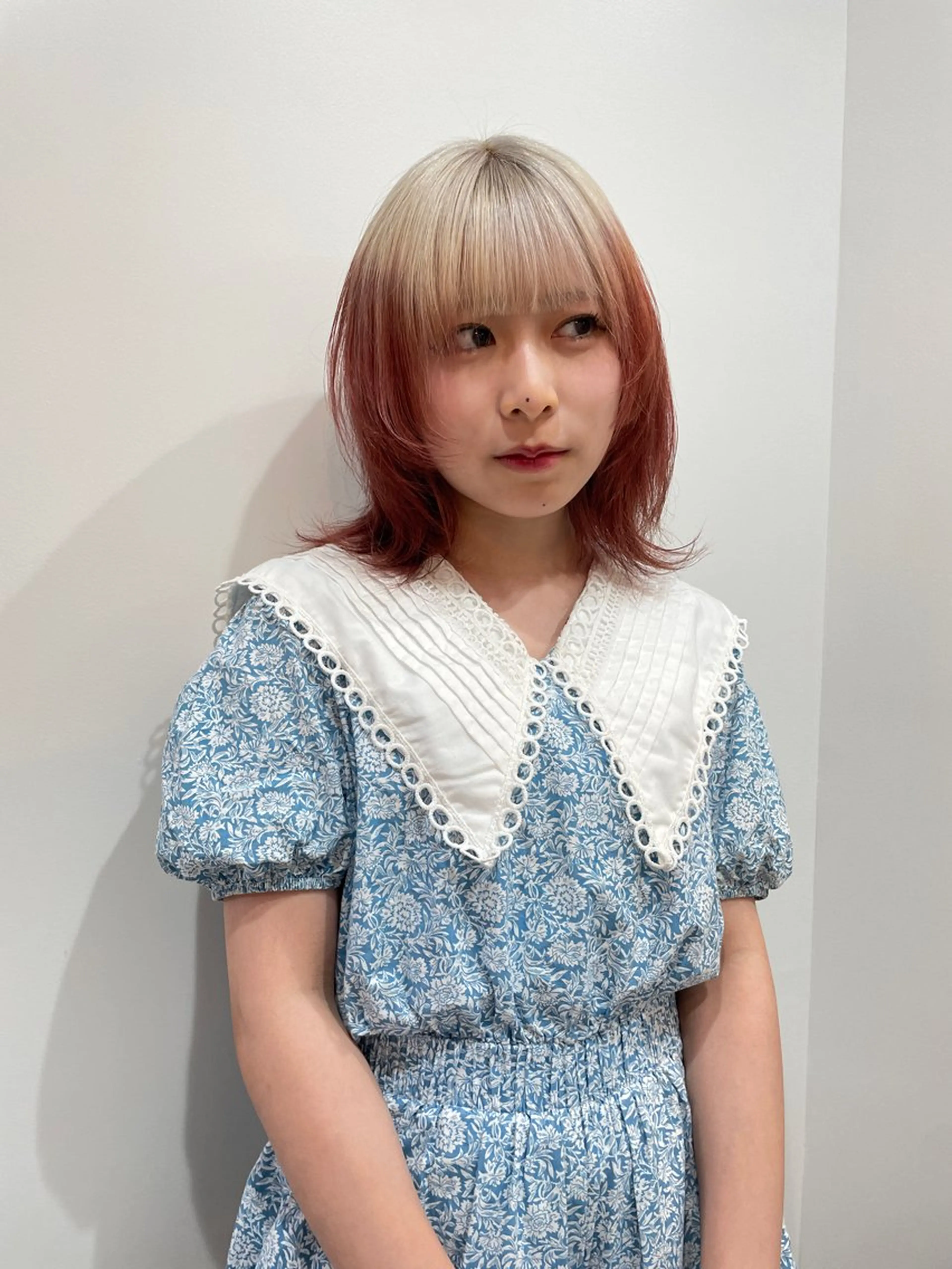 ミディアム カラー 切りっぱなしボブ レイヤー/縮毛矯正のヘアスタイル