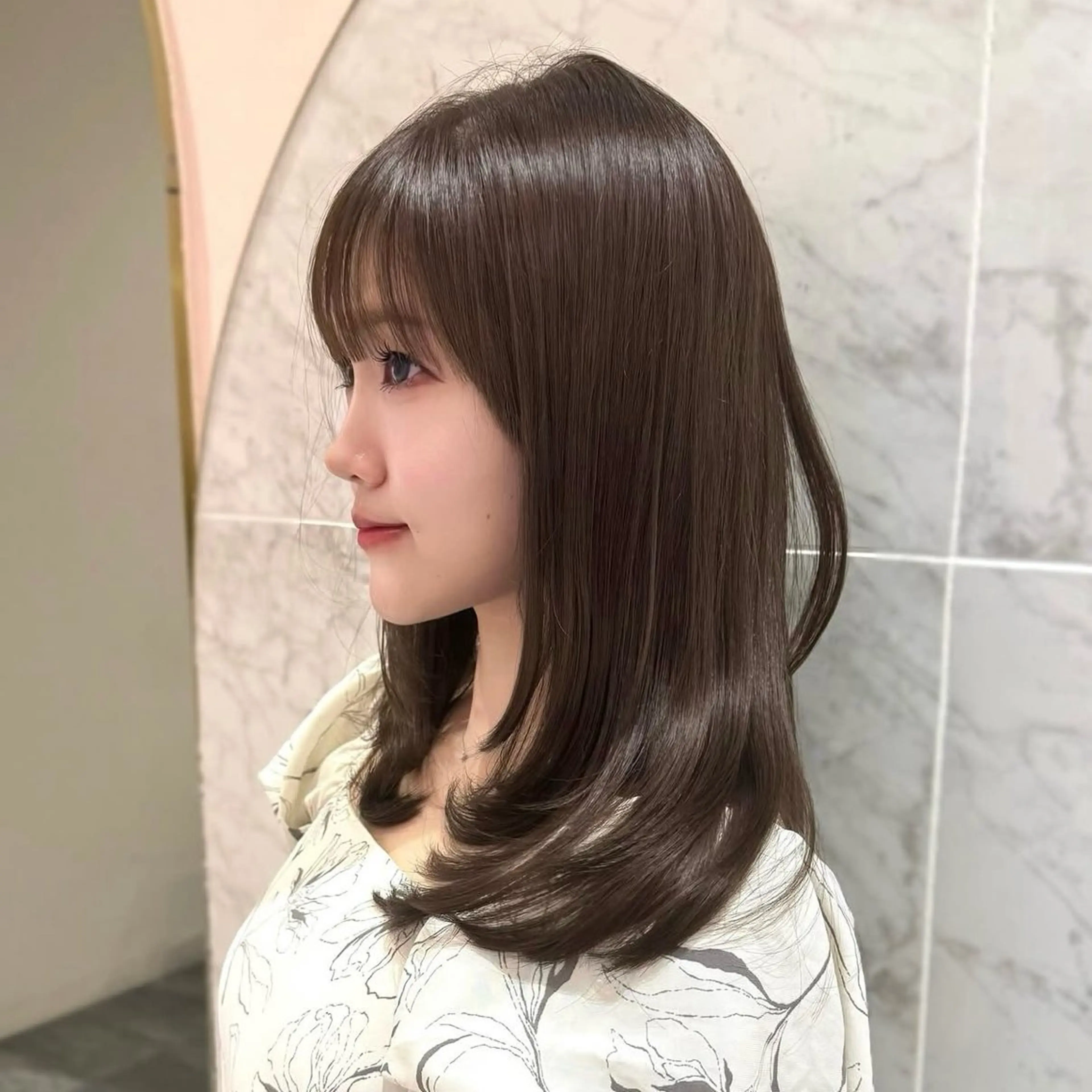 セミロング カラー アッシュ ケアカラー ショコラグレージュ グレージュ レイヤーカット モテ韓国ヘア/ レイヤー🤍RIKAのヘアスタイル