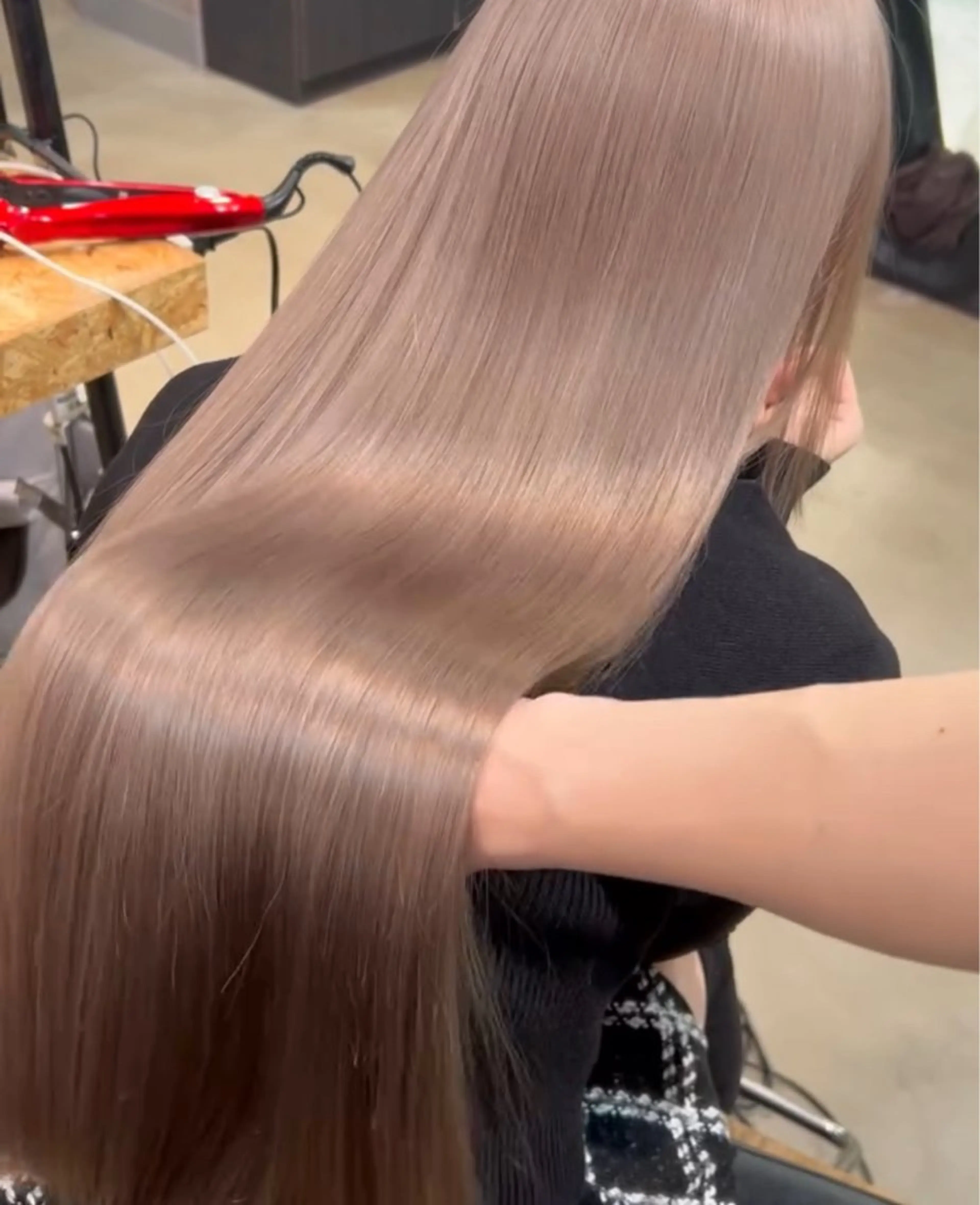 ロング カラー 透明感カラー 関 柚花子のヘアスタイル