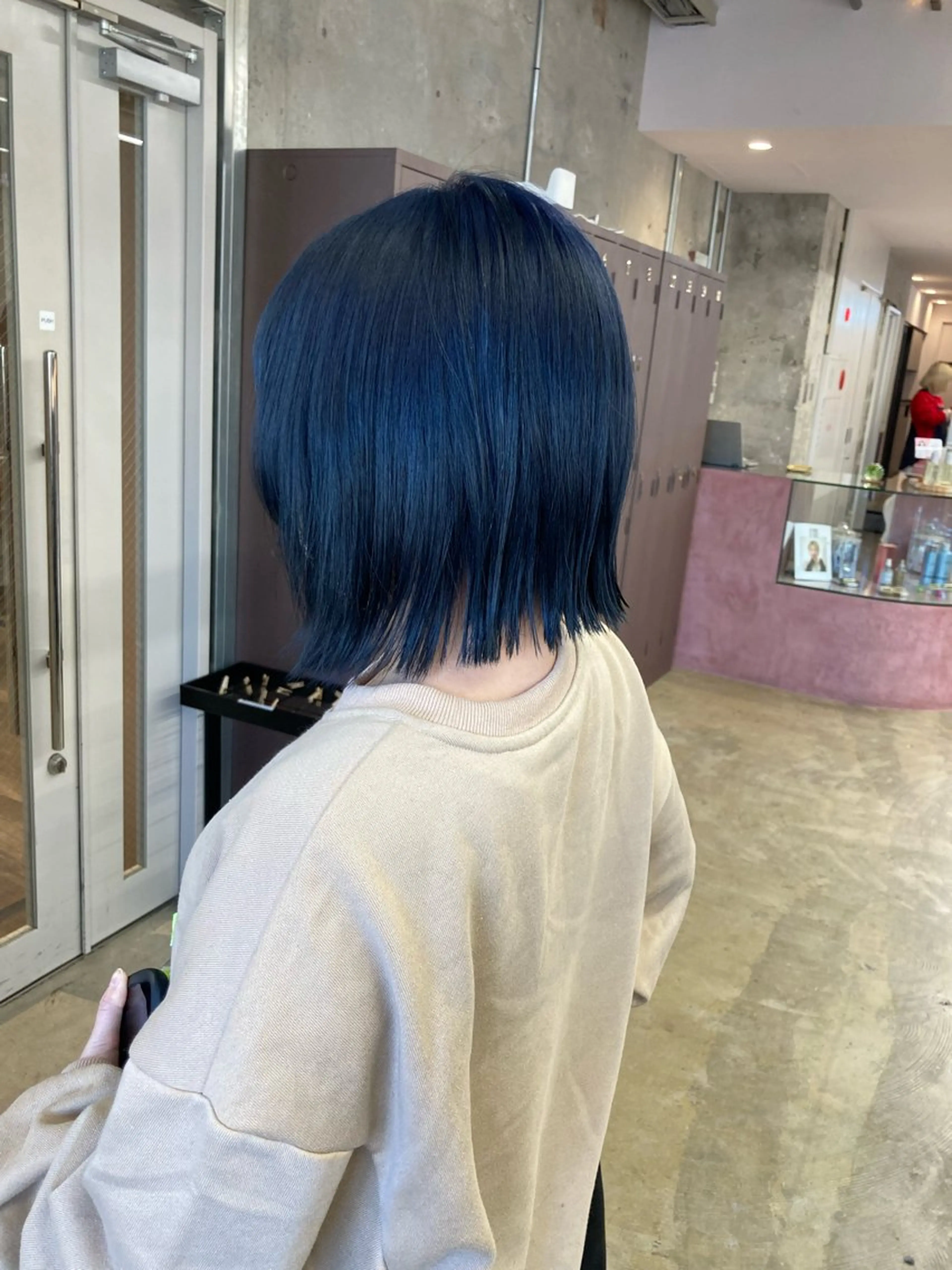 ミディアム カラー ブリーチ ネイビーカラー カット ヘアカラー トリートメント 小木曽智美 /ボブ/ショートのヘアスタイル