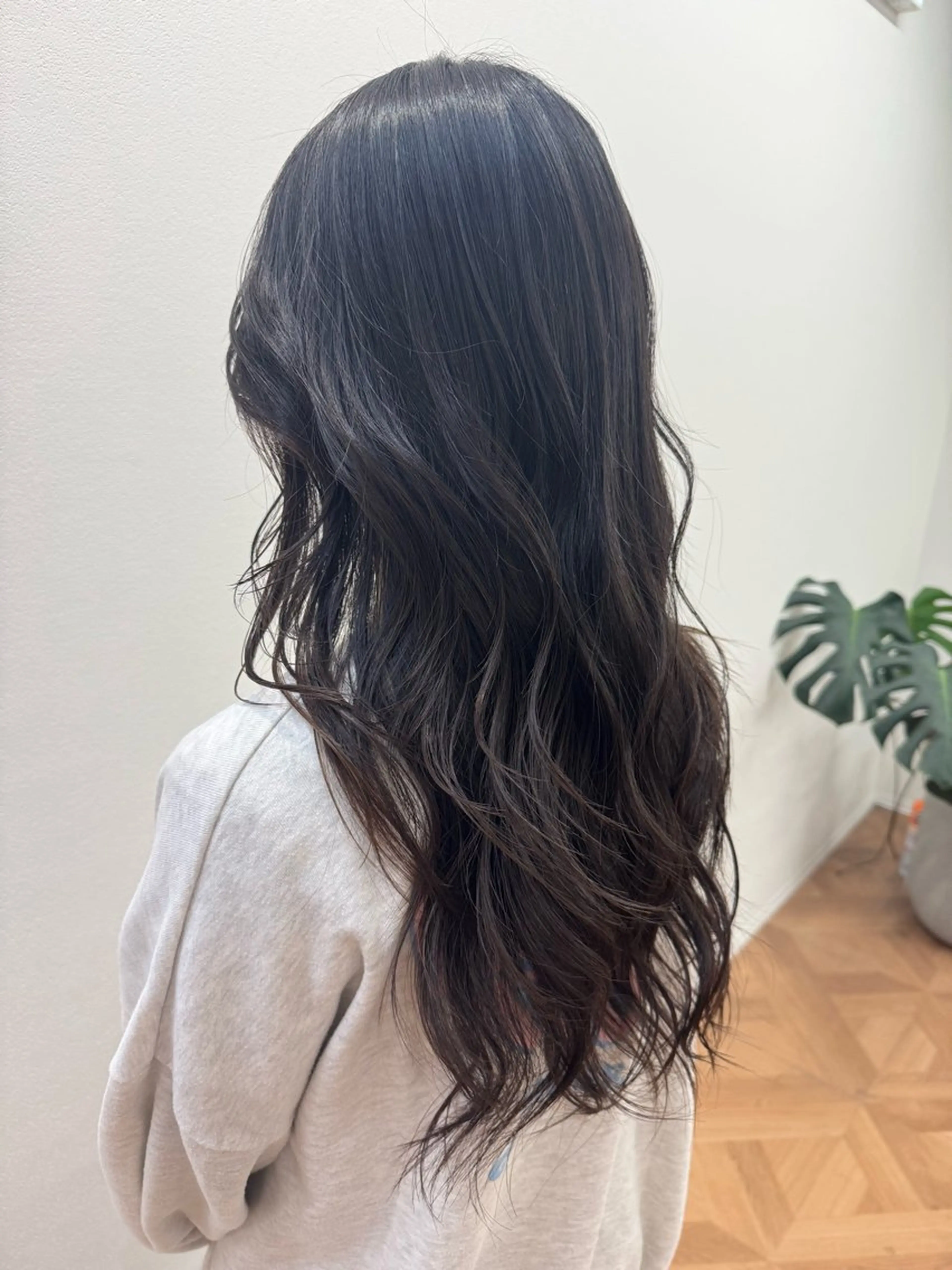 ロング カラー グレージュ レイヤーカット 佐々木 有彩のヘアスタイル