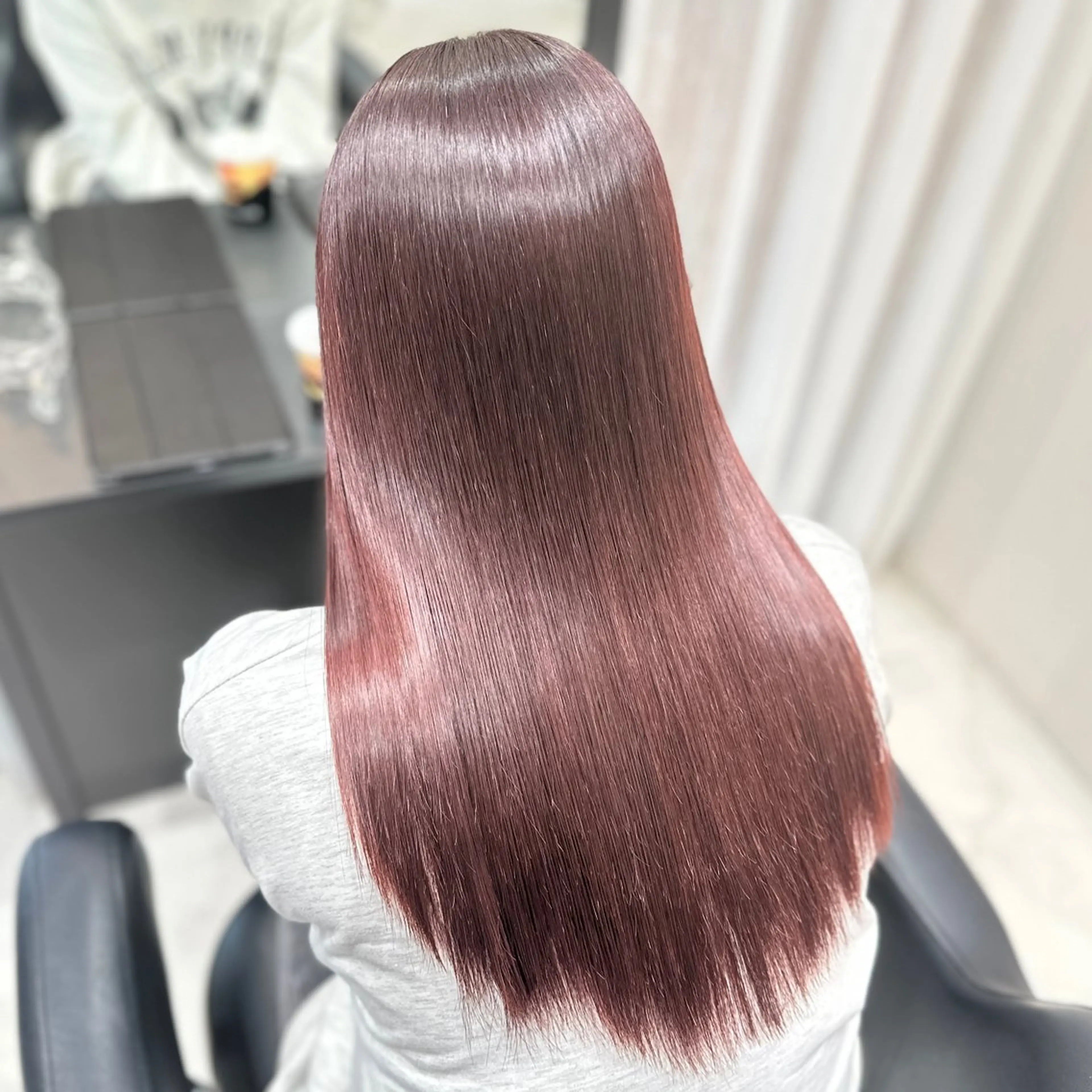 ロング カラー ブリーチ グレージュ ハイライトカラー ブリーチなしカラー ピンクカラー レイヤー/グレージュ メンズパーマのヘアスタイル