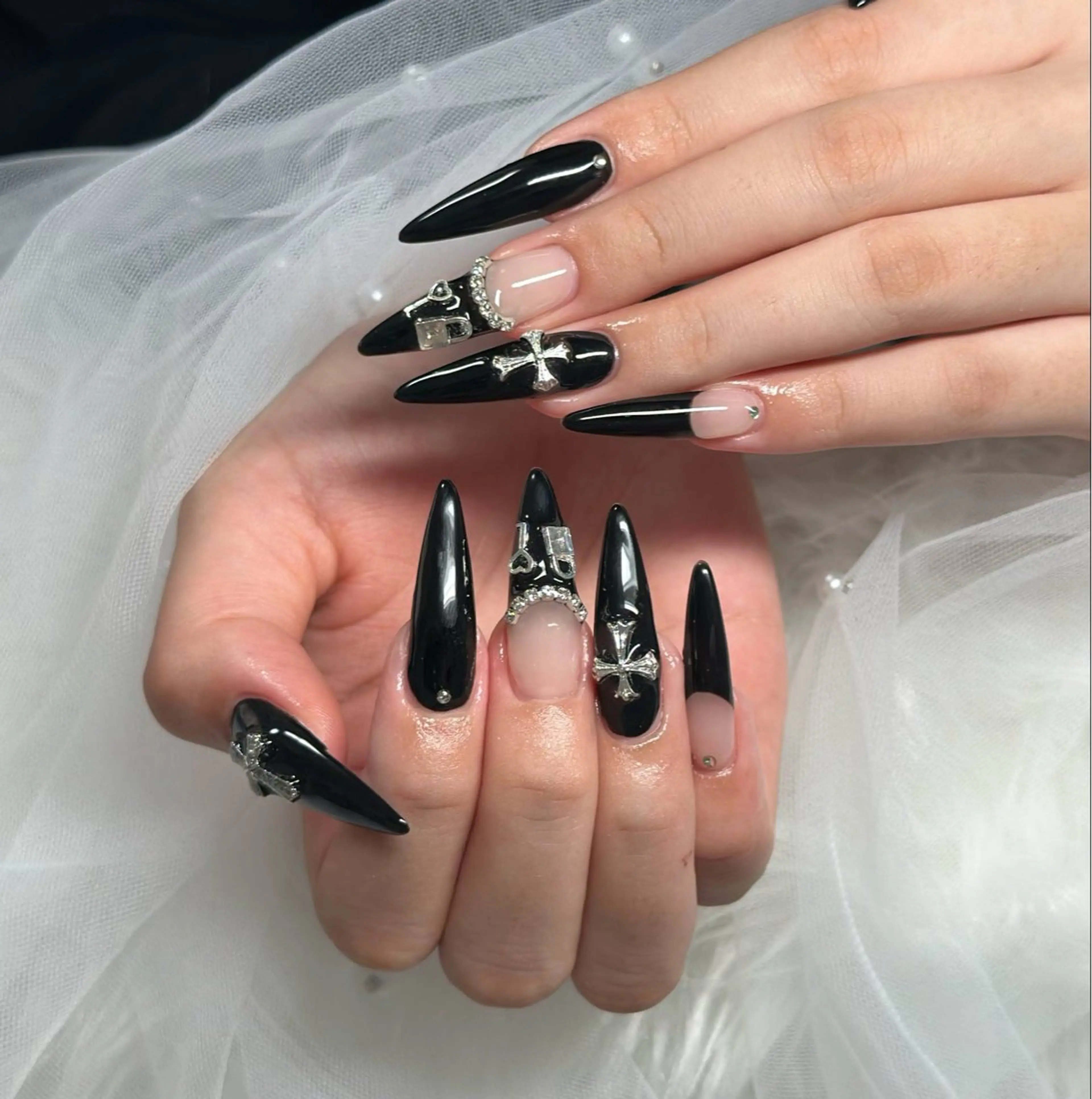 ネイル オーロラネイル フレンチネイル ジェルネイル ハロウィン キラキラネイル ハンドネイル H.baby Nail Salonのネイルデザイン