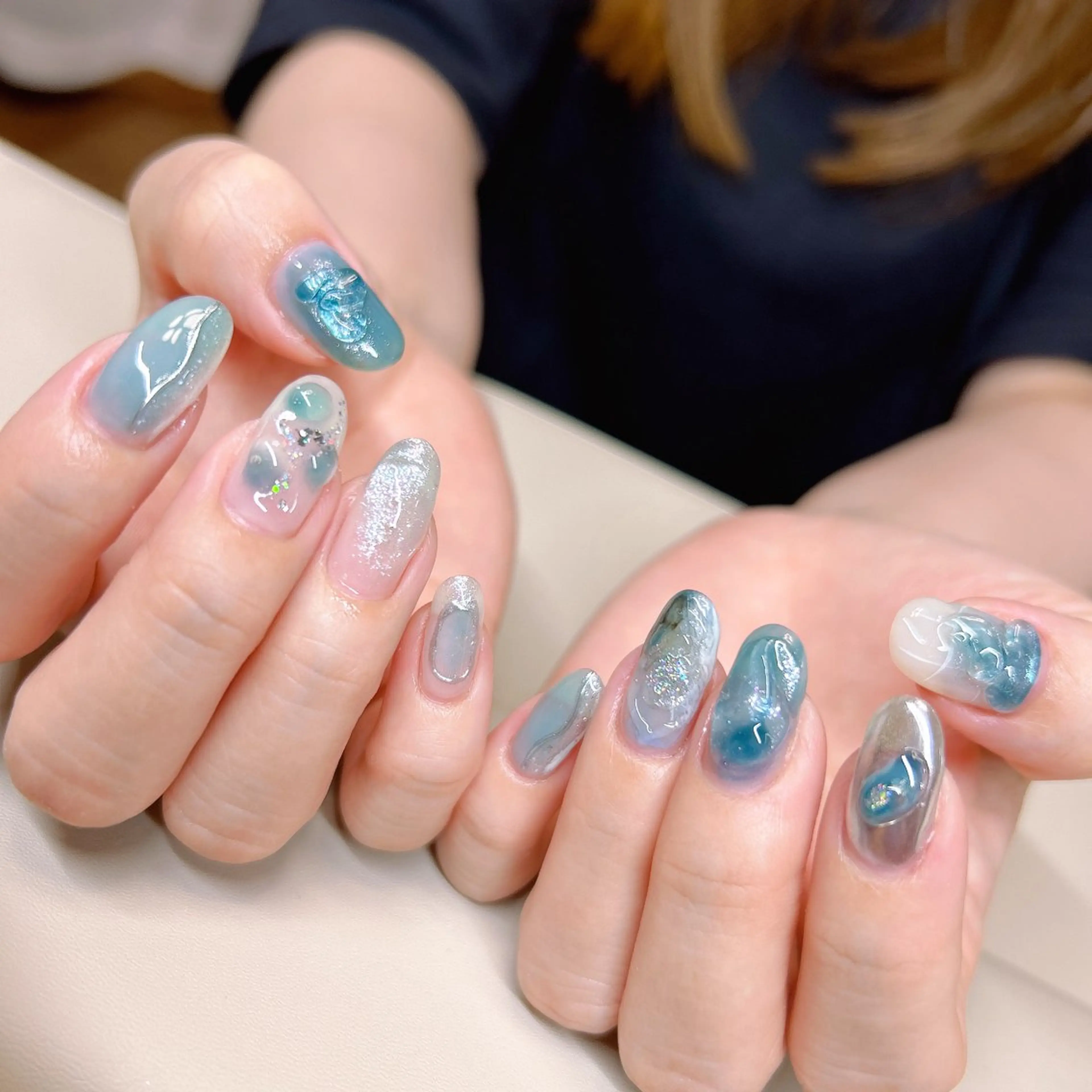 ネイル オーロラネイル フラッシュネイル フレンチネイル ガラスフレンチ グラデーション ハンドネイル Rika Nail ellaのネイルデザイン