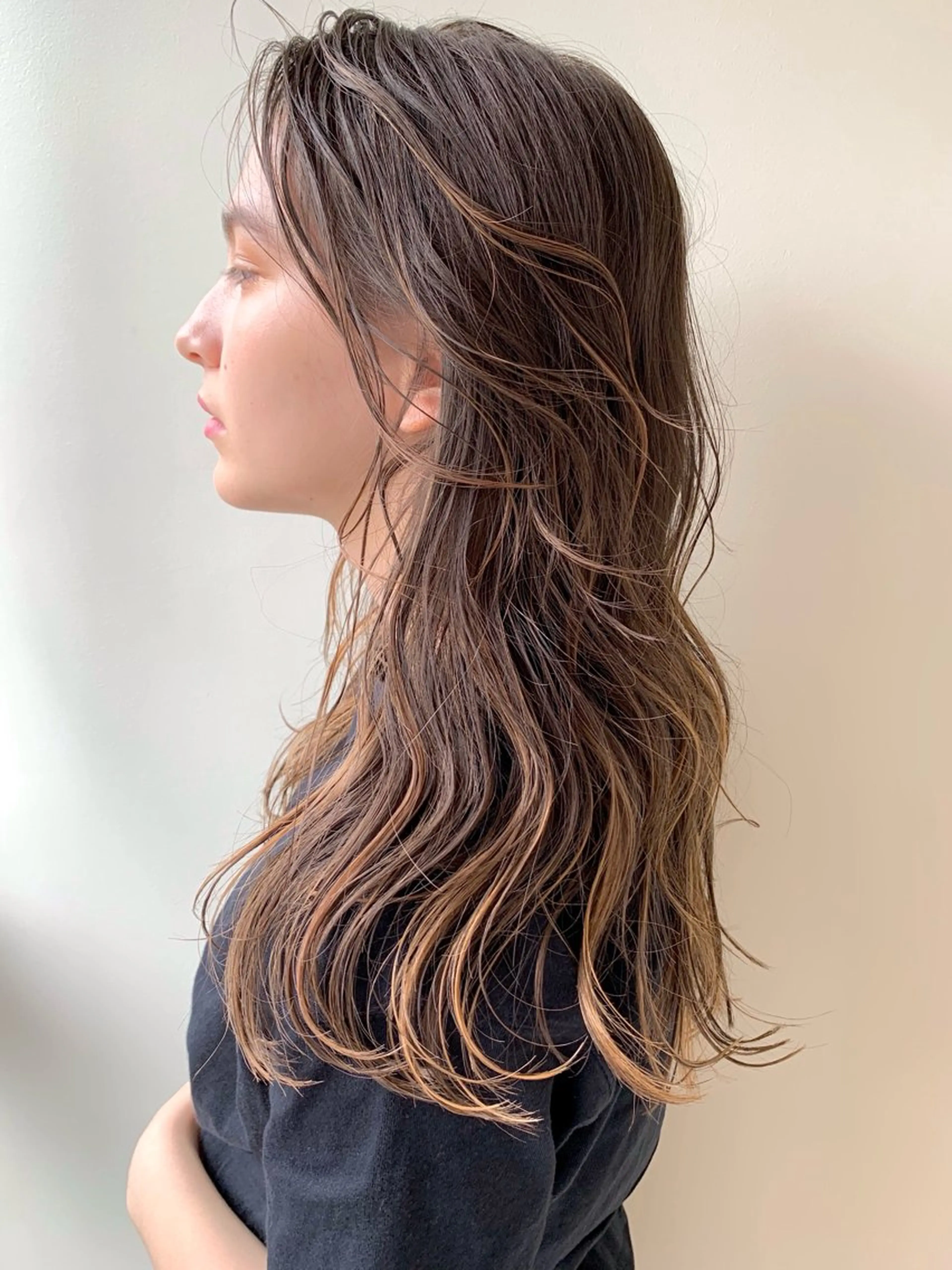 ロング カラー ウエズ ミコトのヘアスタイル