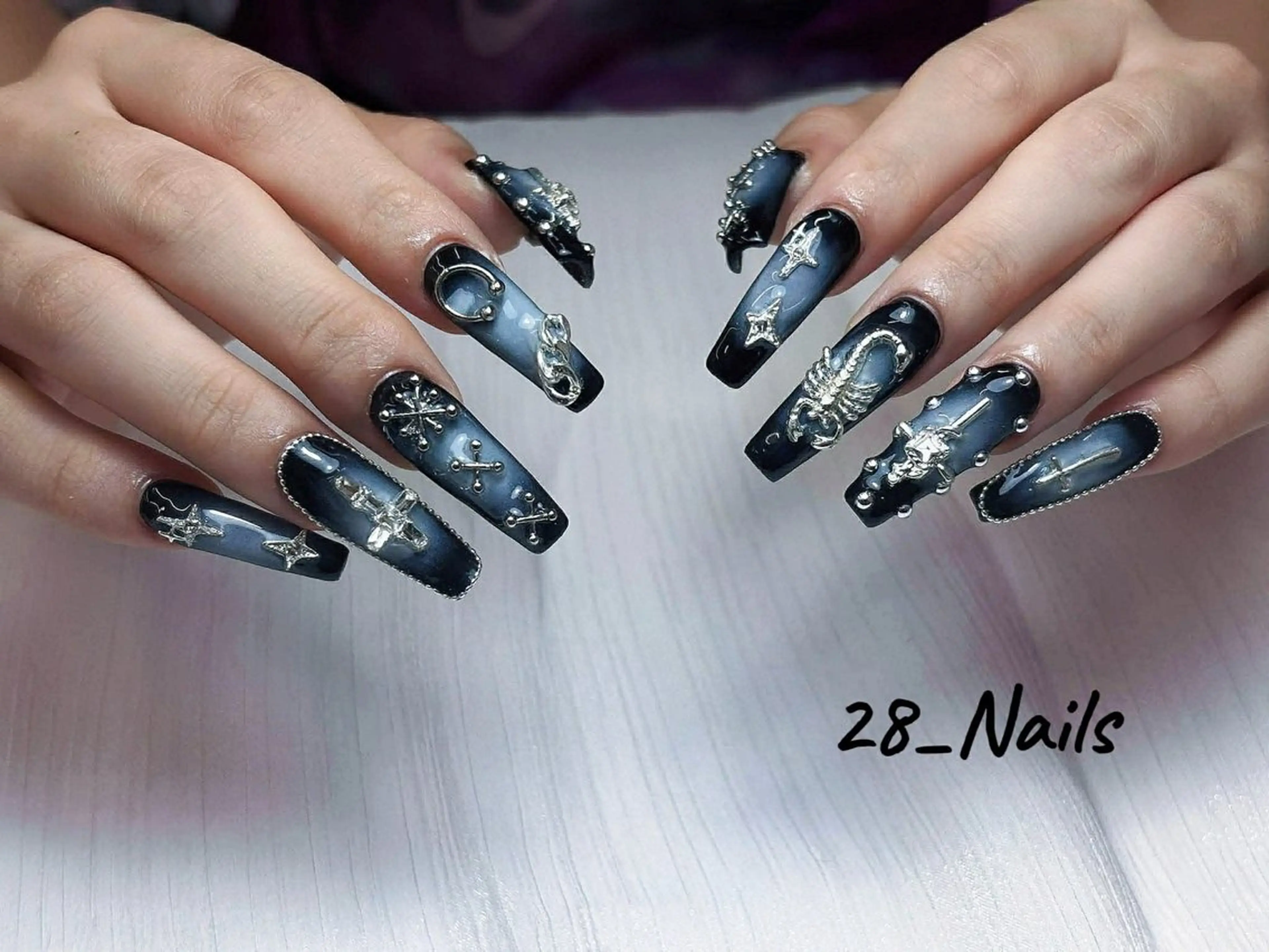 ロング ハンドネイル 28nails .thaoのネイルデザイン