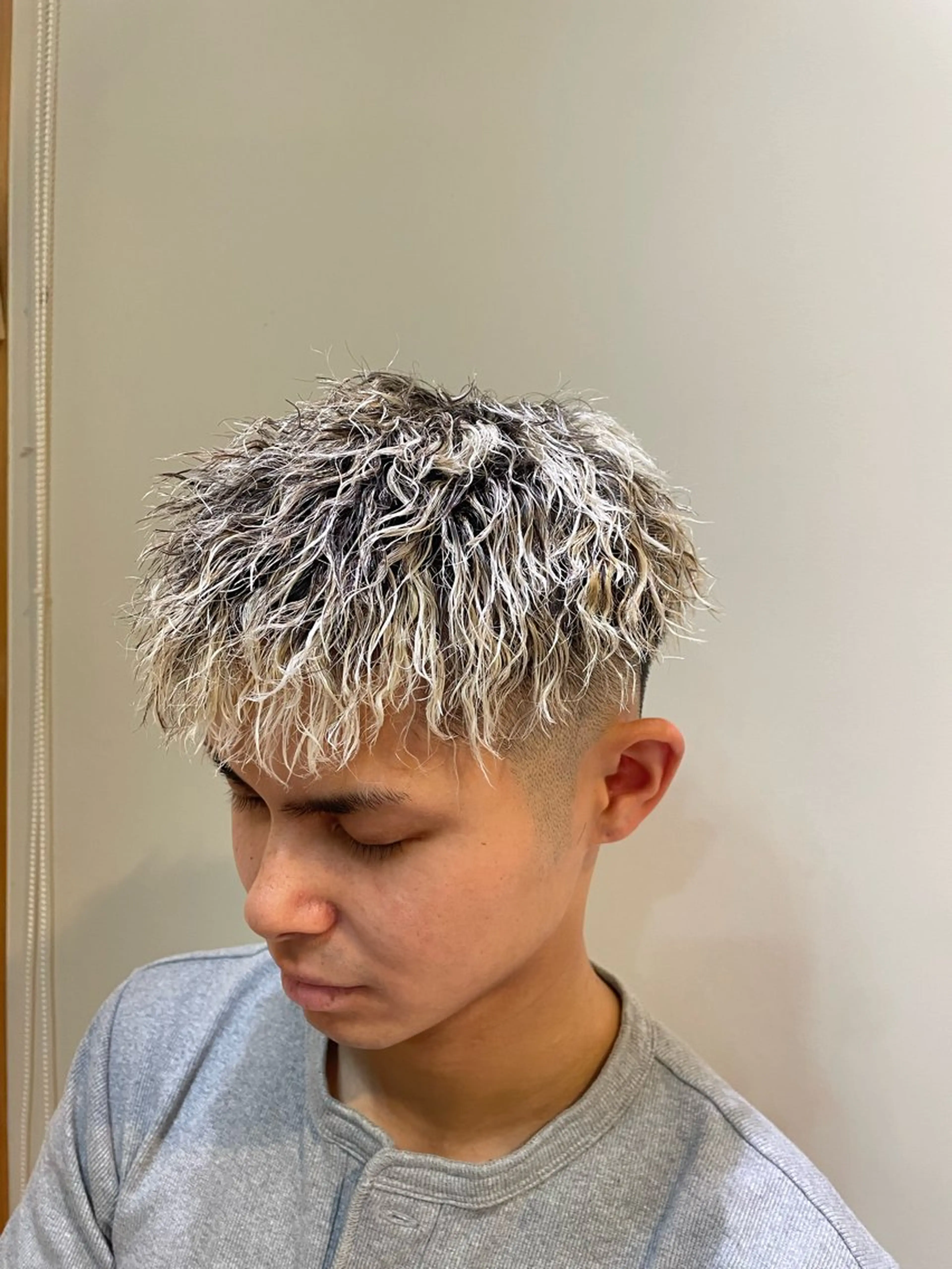 ショート パーマ メンズ フェードカット メンズハイライト ツーブロック ハイライト カット ヘアカラー パーマ トリートメント メンズパーマ特化型 ✂️Yusuke✂️のヘアスタイル