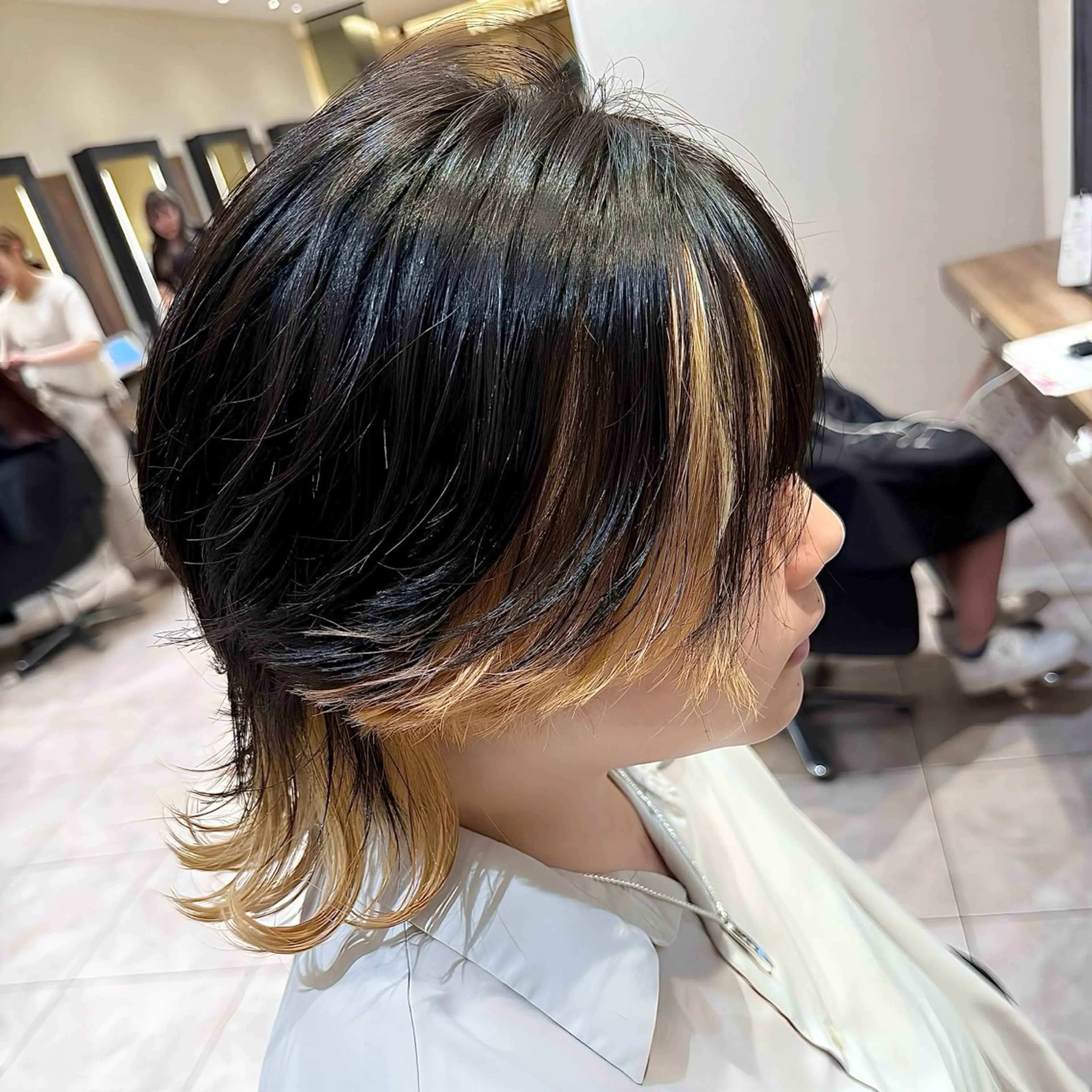 ミディアム カラー ウルフカット 🐺ウルフ× ハイトーン🐺MOEのヘアスタイル