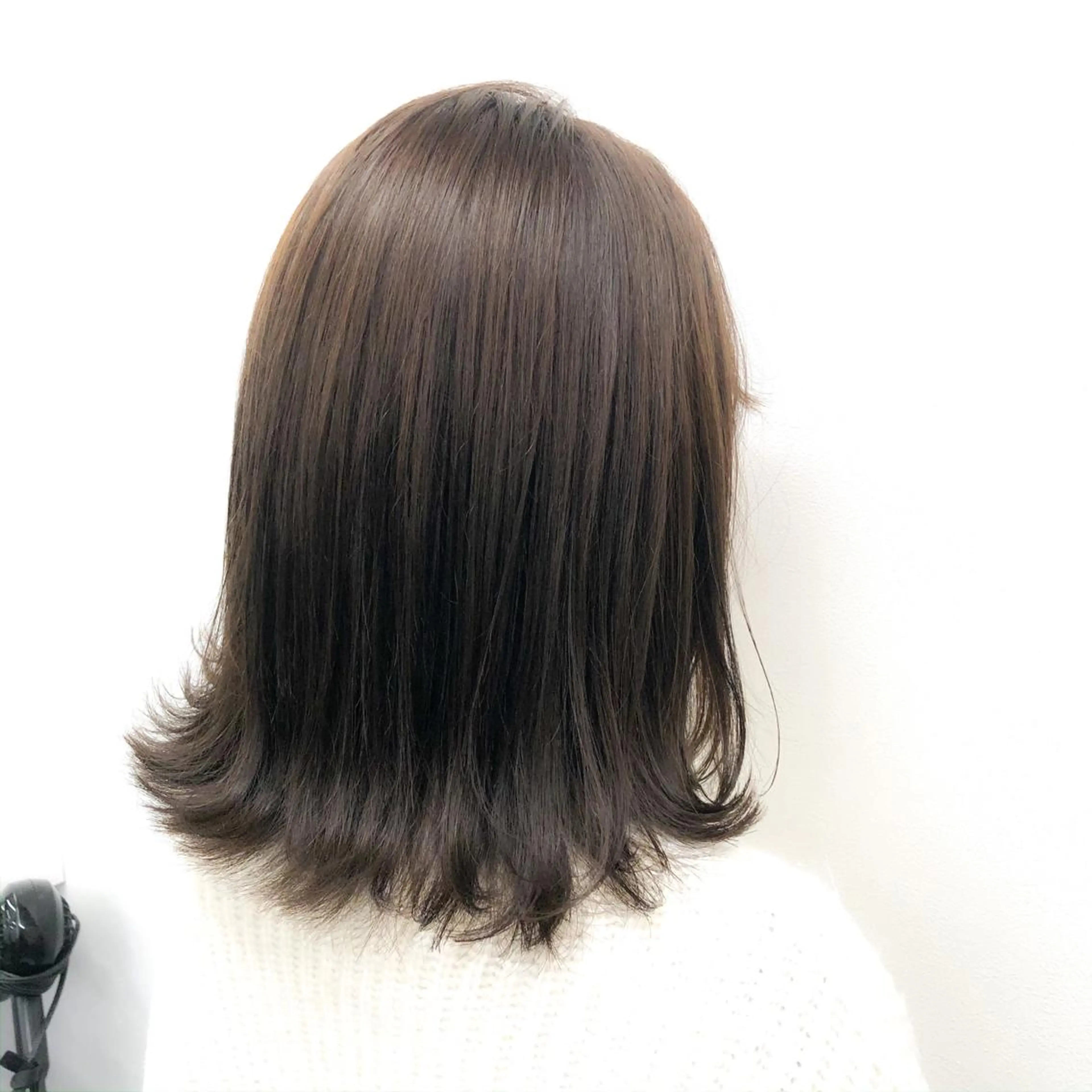 ミディアム カット ヘアカラー ハイトーン×レイヤー カットTAKUMIのヘアスタイル