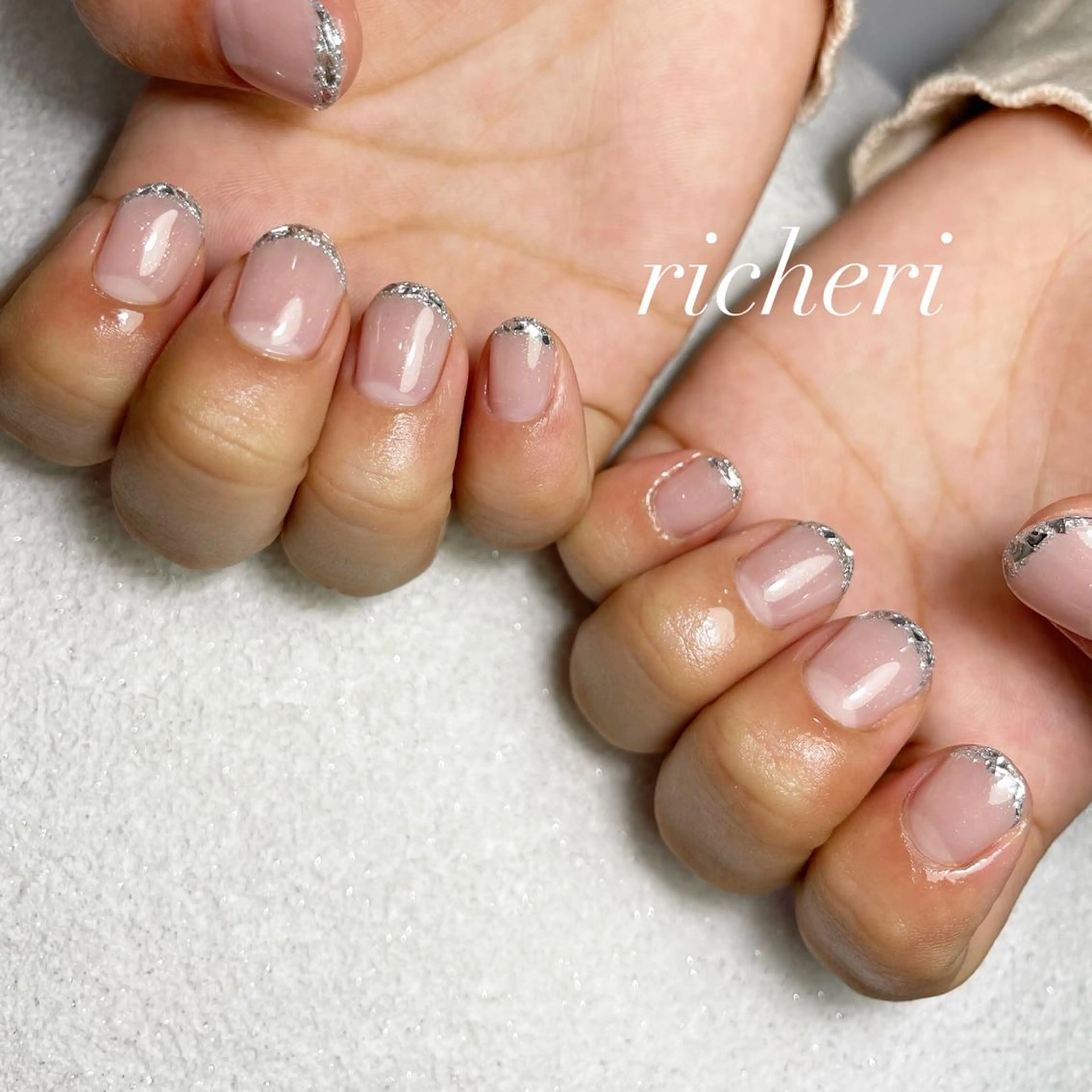 ミディアム ネイル 韓国風ヘア アートネイル フレンチネイル ジェルネイル ガラスフレンチ richeri beautyのエステ・リラクイメージ