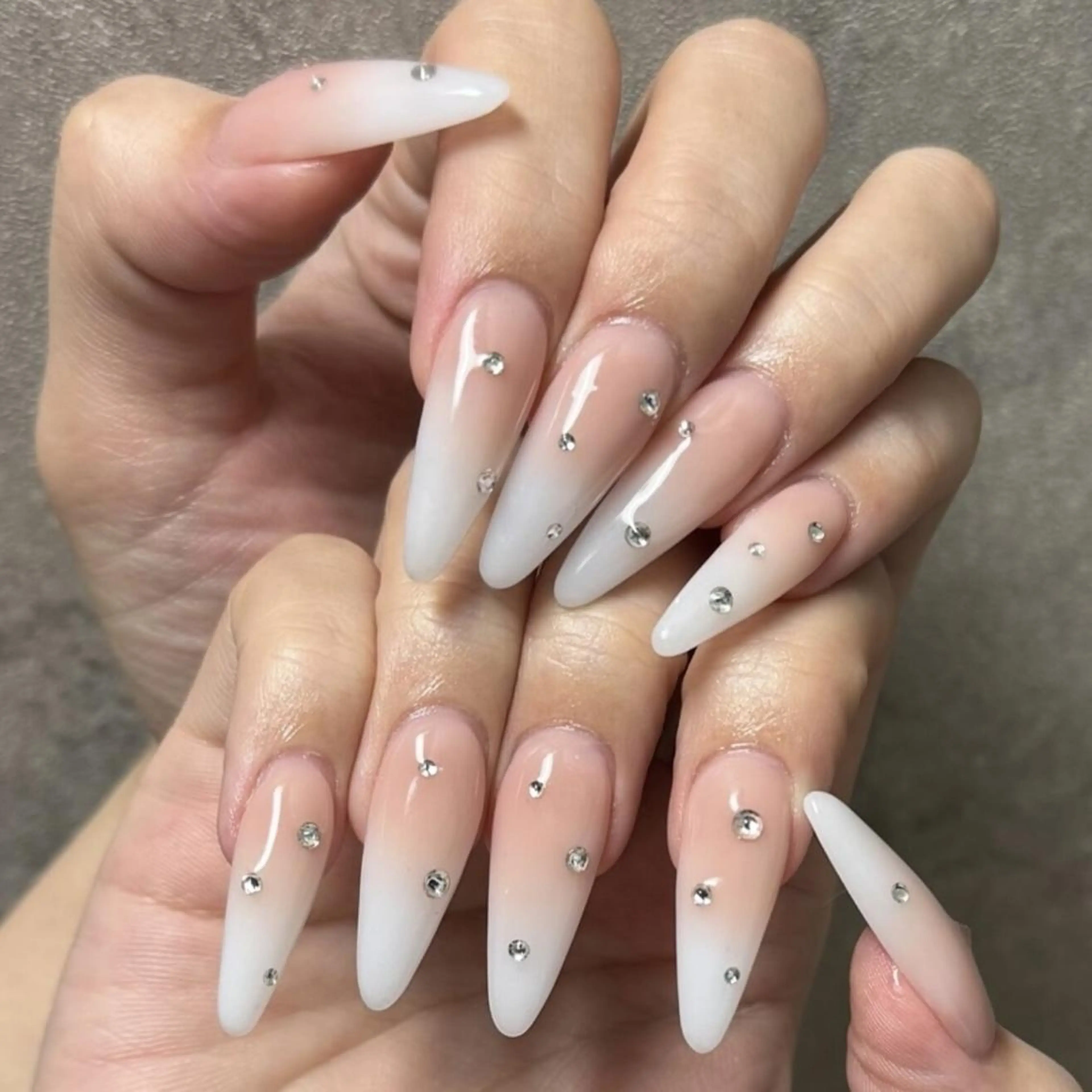 ネイル 長さ出し 韓国ネイル ニュアンスネイル スカルプネイル ワンホンネイル nailstudio eviz新宿店のネイルデザイン