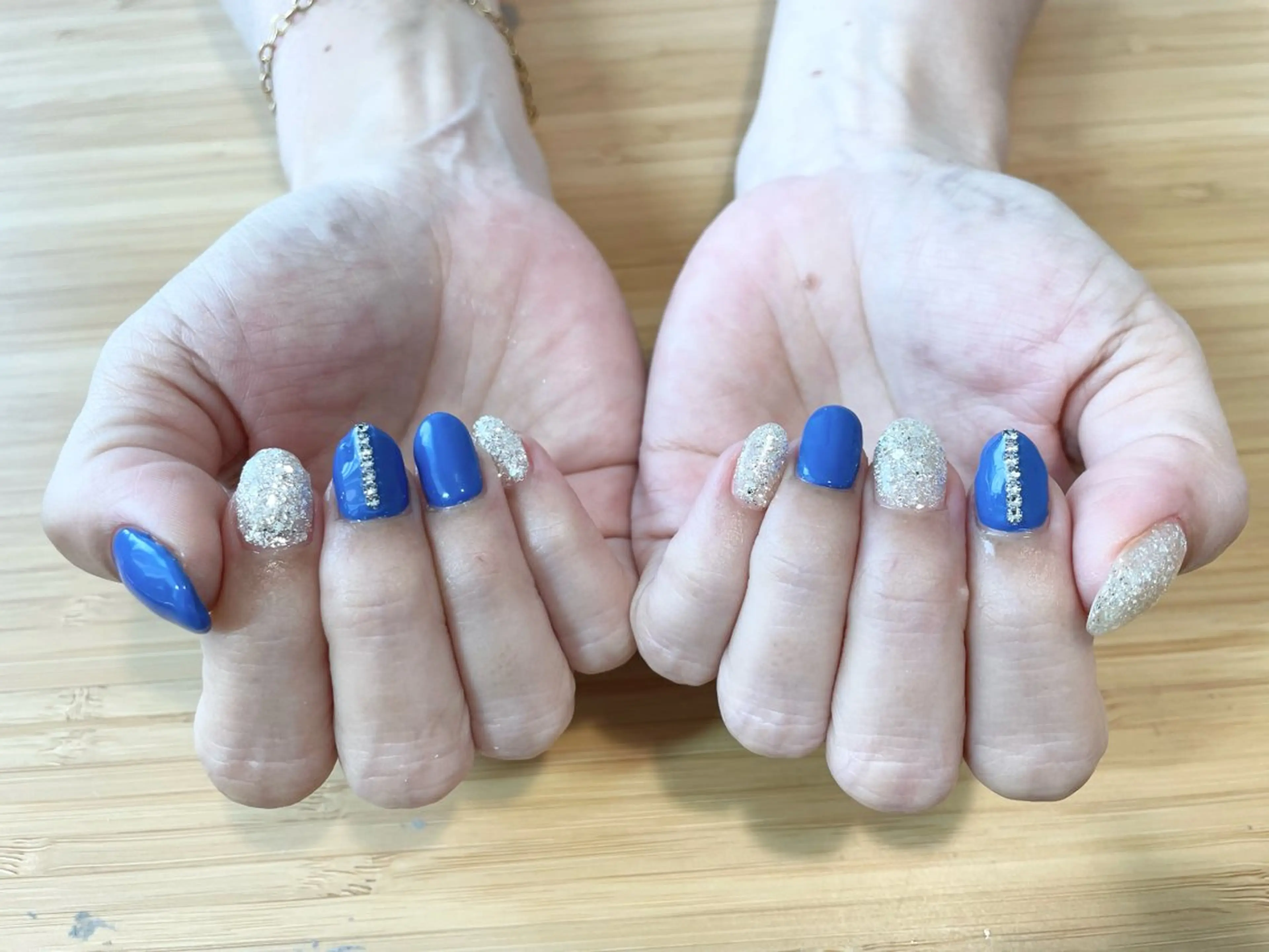 ネイル ブルー キラキラネイル ラメ(グリッター) ハンドネイル Nailist Missaのネイルデザイン