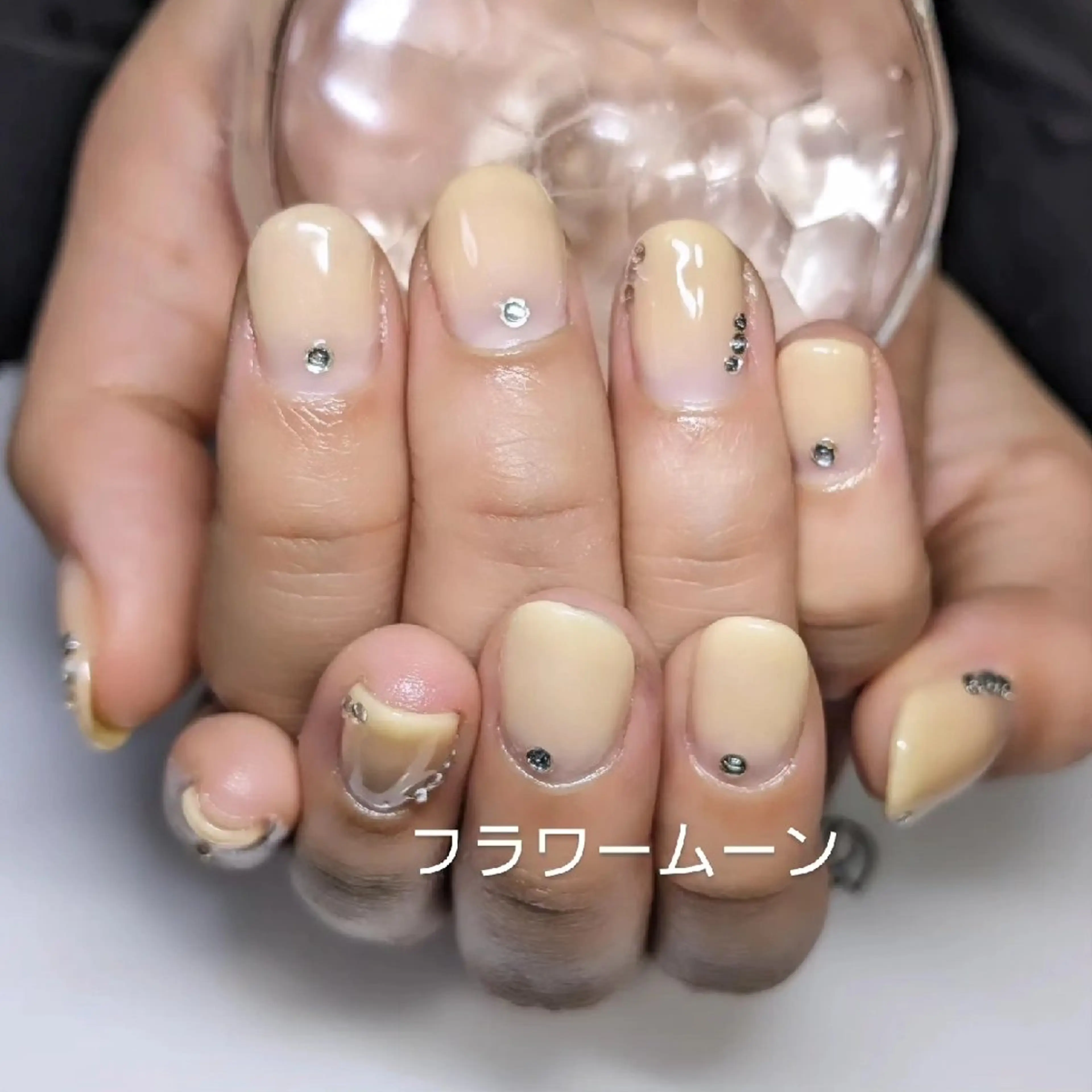 ネイル グラデーション フラワー ムーンのネイルデザイン