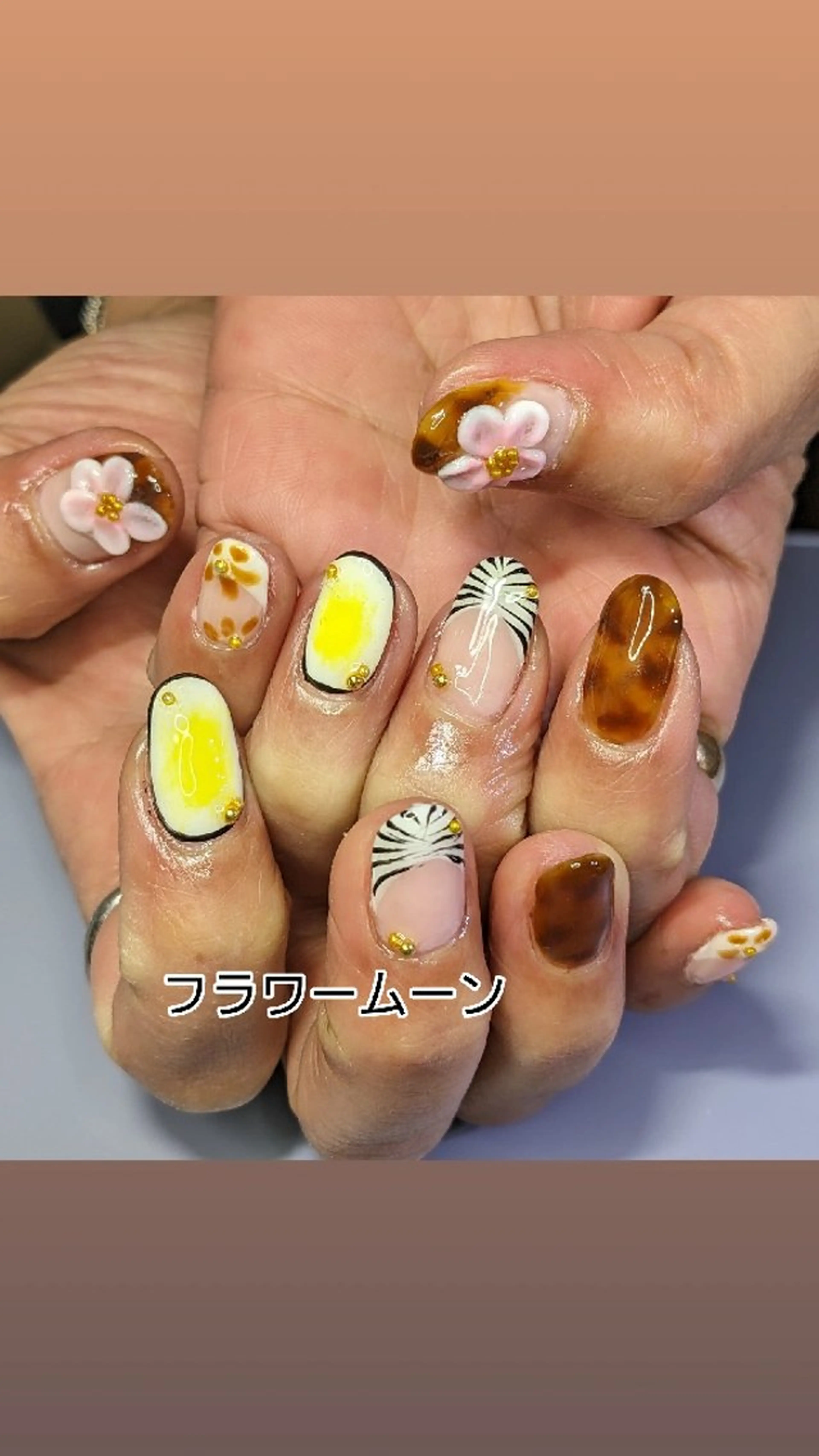 ネイル アニマル柄 フラワーネイル ハンドネイル ハンドケア フラワー ムーンのネイルデザイン