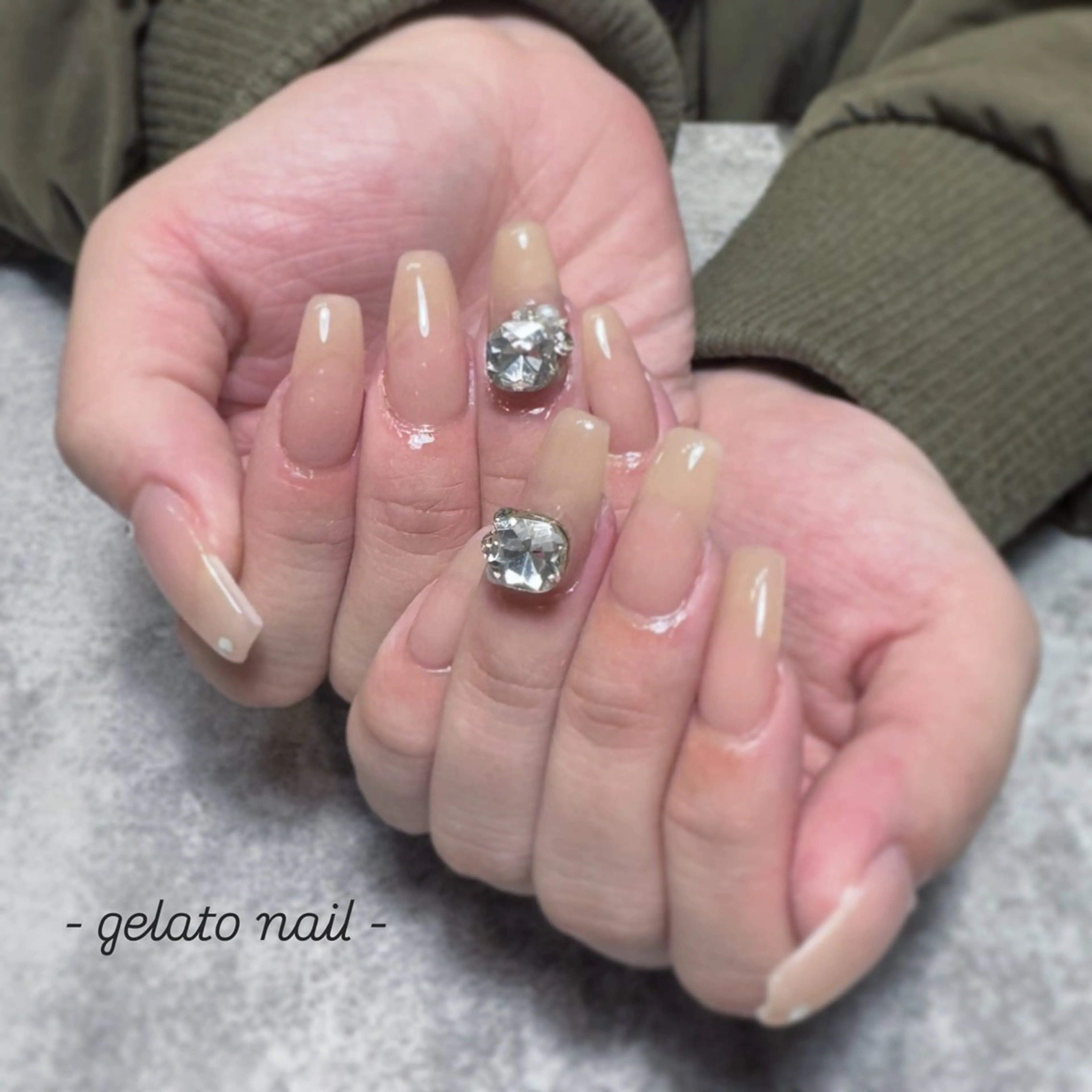 ネイル ワンカラーネイル ストーンネイル ハンドネイル 大森 日奈子のネイルデザイン