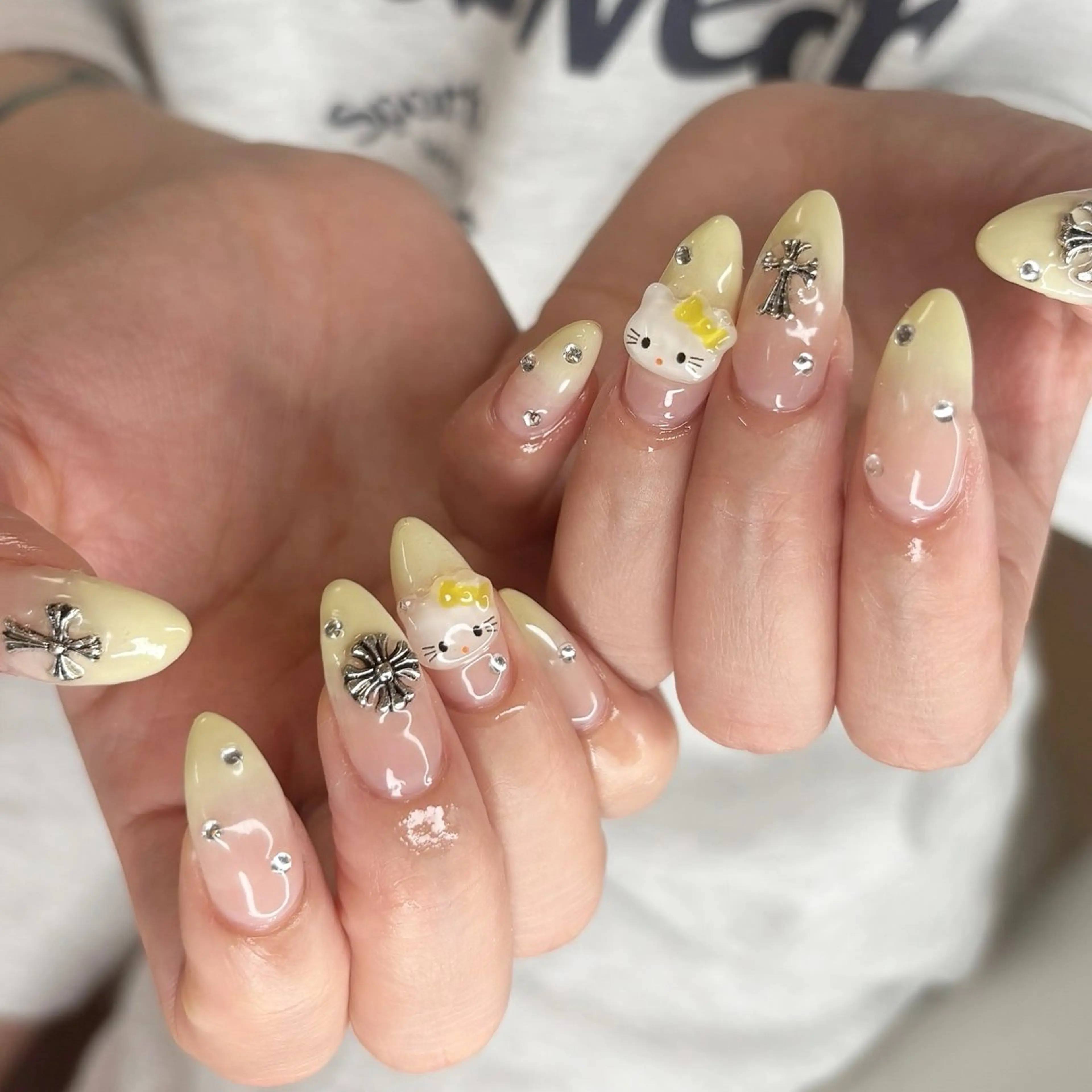 ネイル moi nail ˙⋆.˚のネイルデザイン