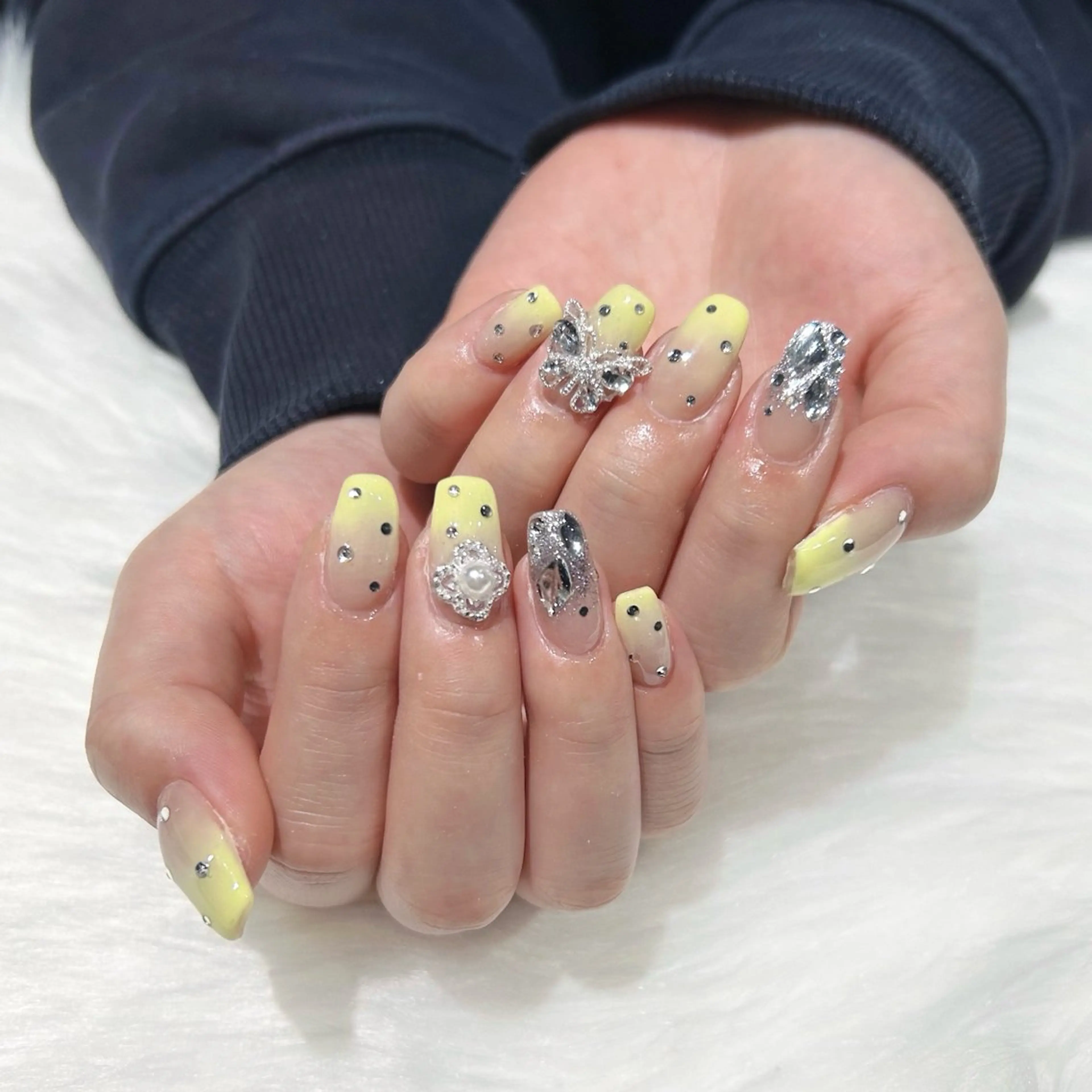 ネイル グラデーション キラキラネイル ハンドネイル ぷりゅねる 心斎橋のネイルデザイン