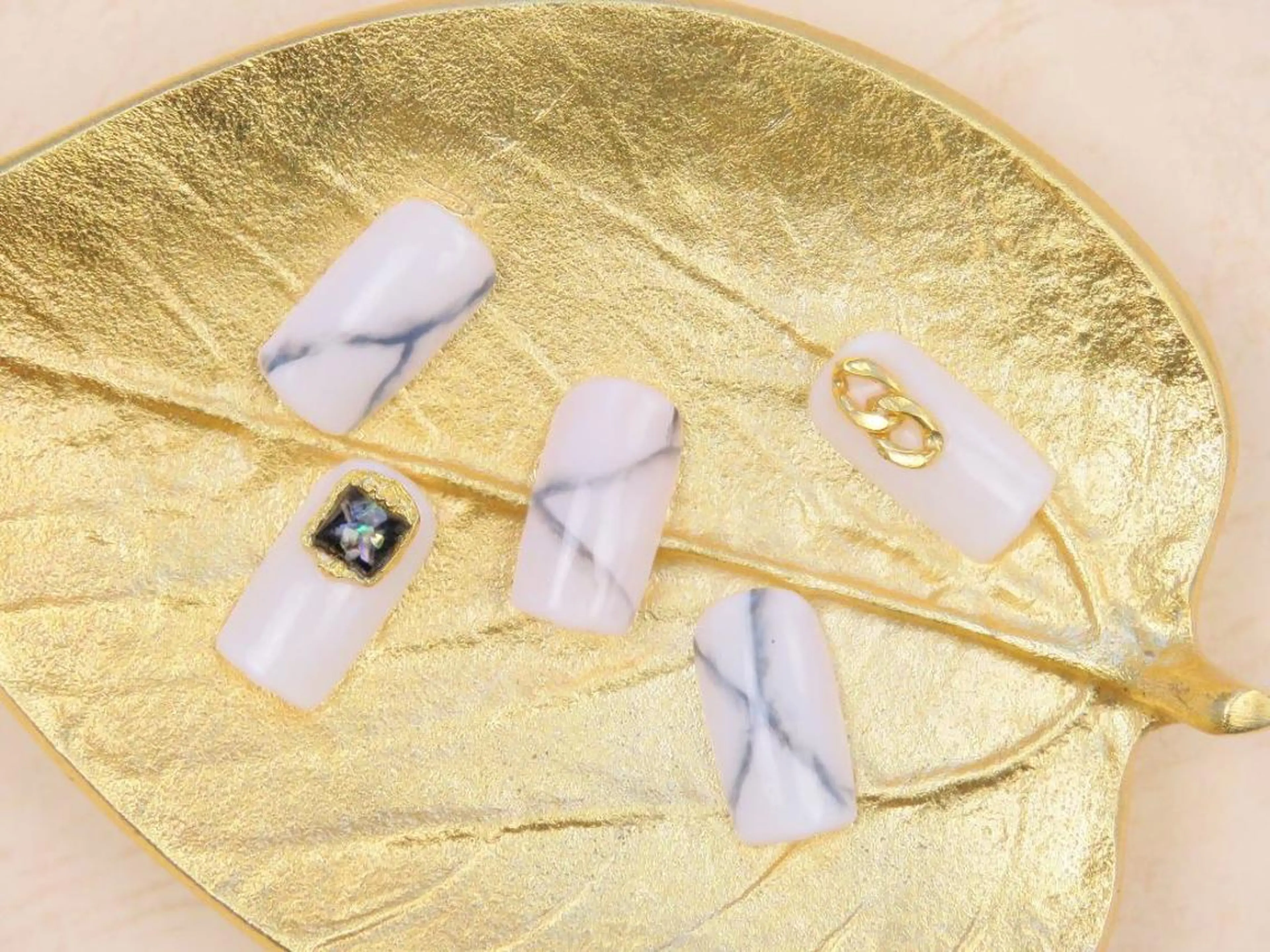 ネイル 長谷川 奈緒美のネイルデザイン