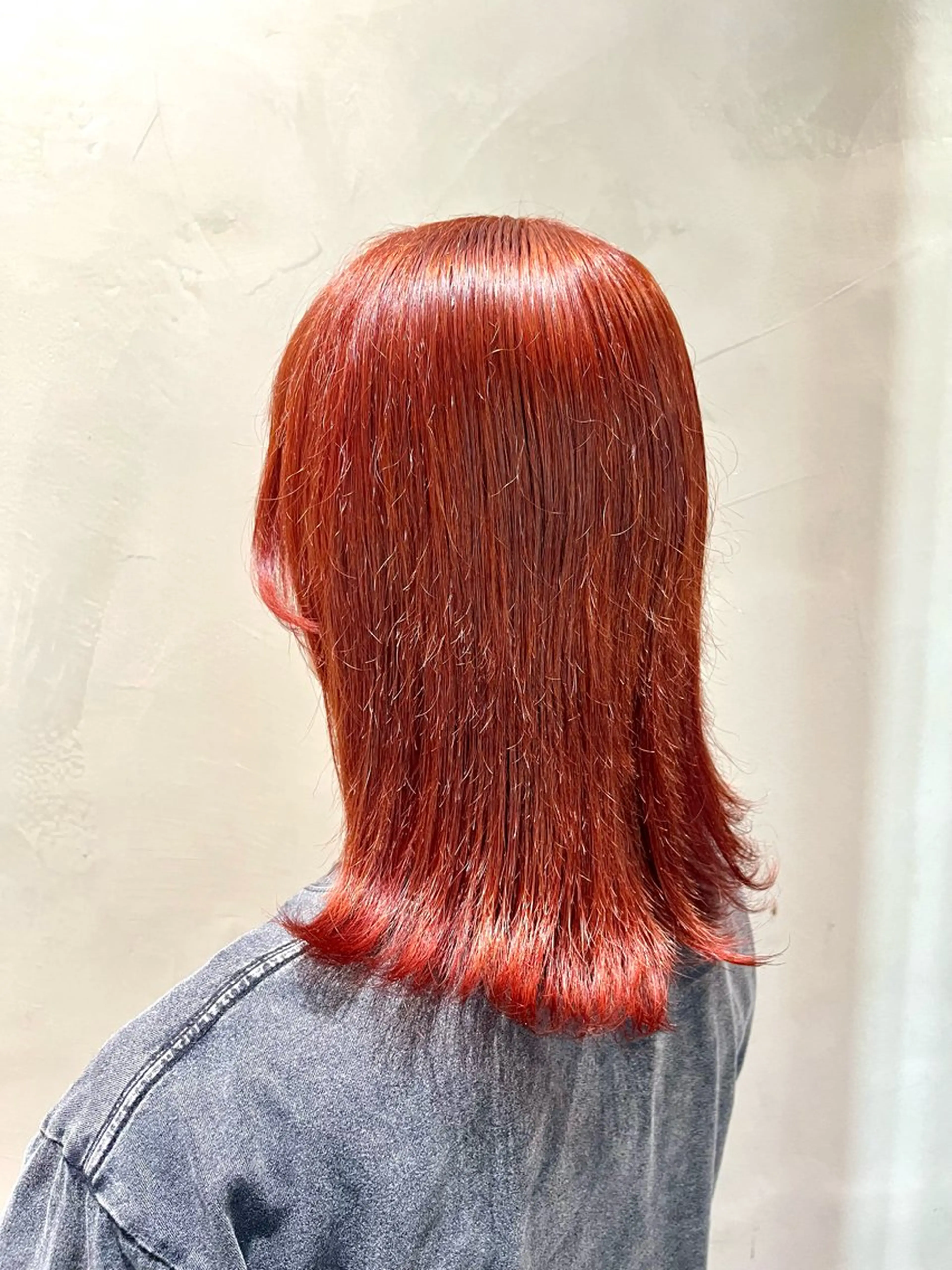 ミディアム オレンジブラウン 志賀 楓のヘアスタイル