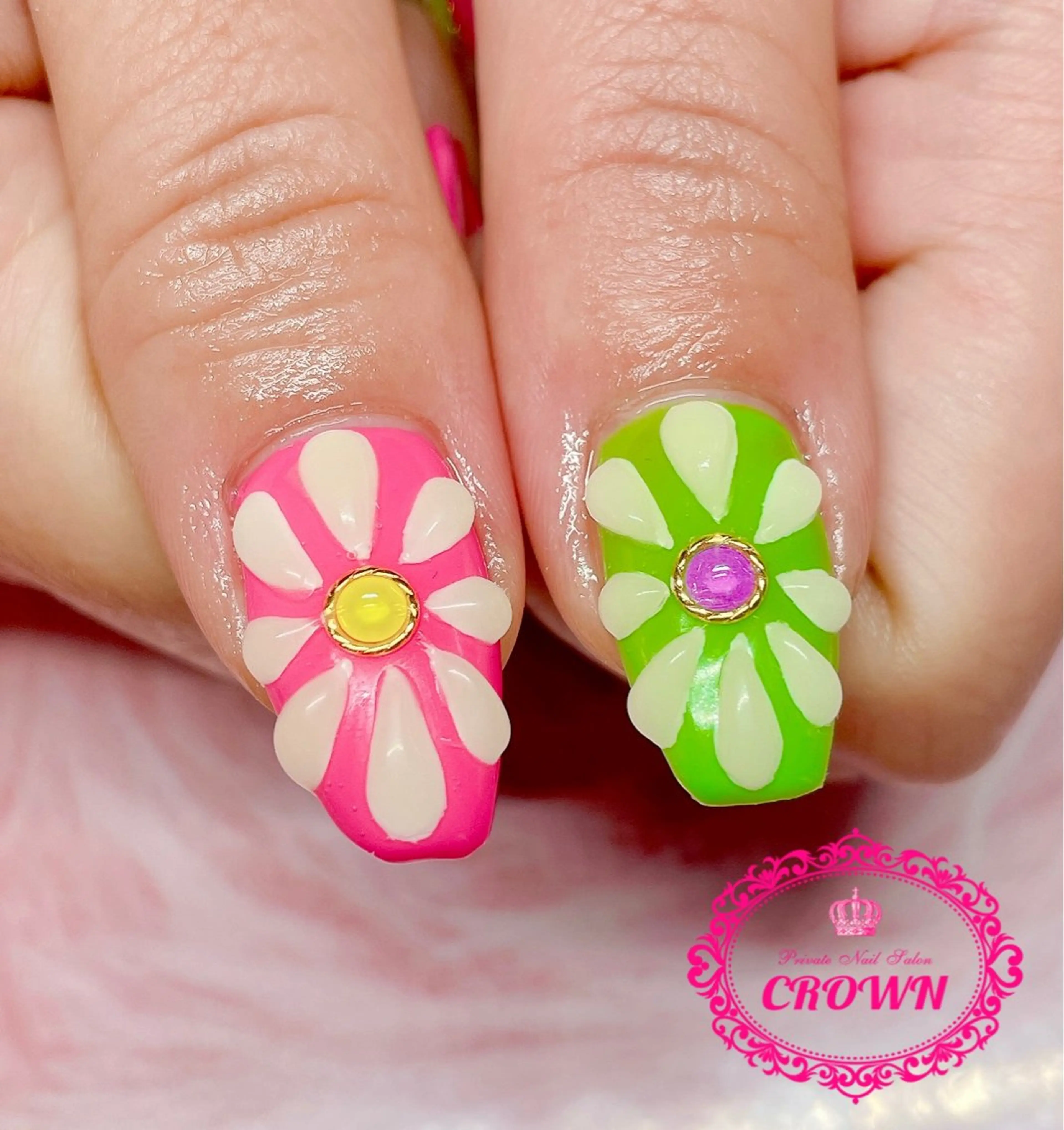 ネイル CROWN プライベートサロンのネイルデザイン