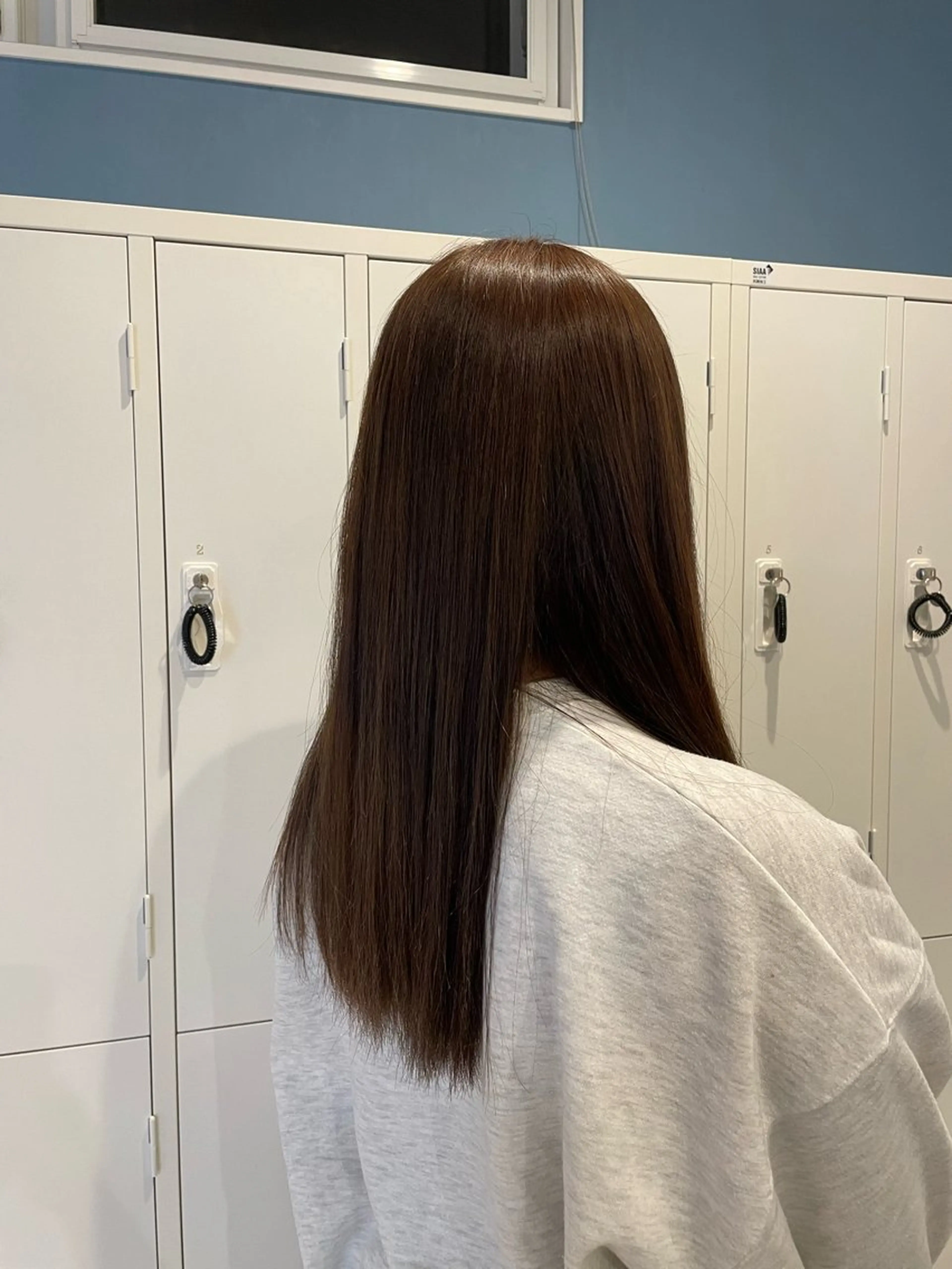 カラー ブリーチ ダブルカラー 縮毛矯正 伊藤 未夢のヘアスタイル
