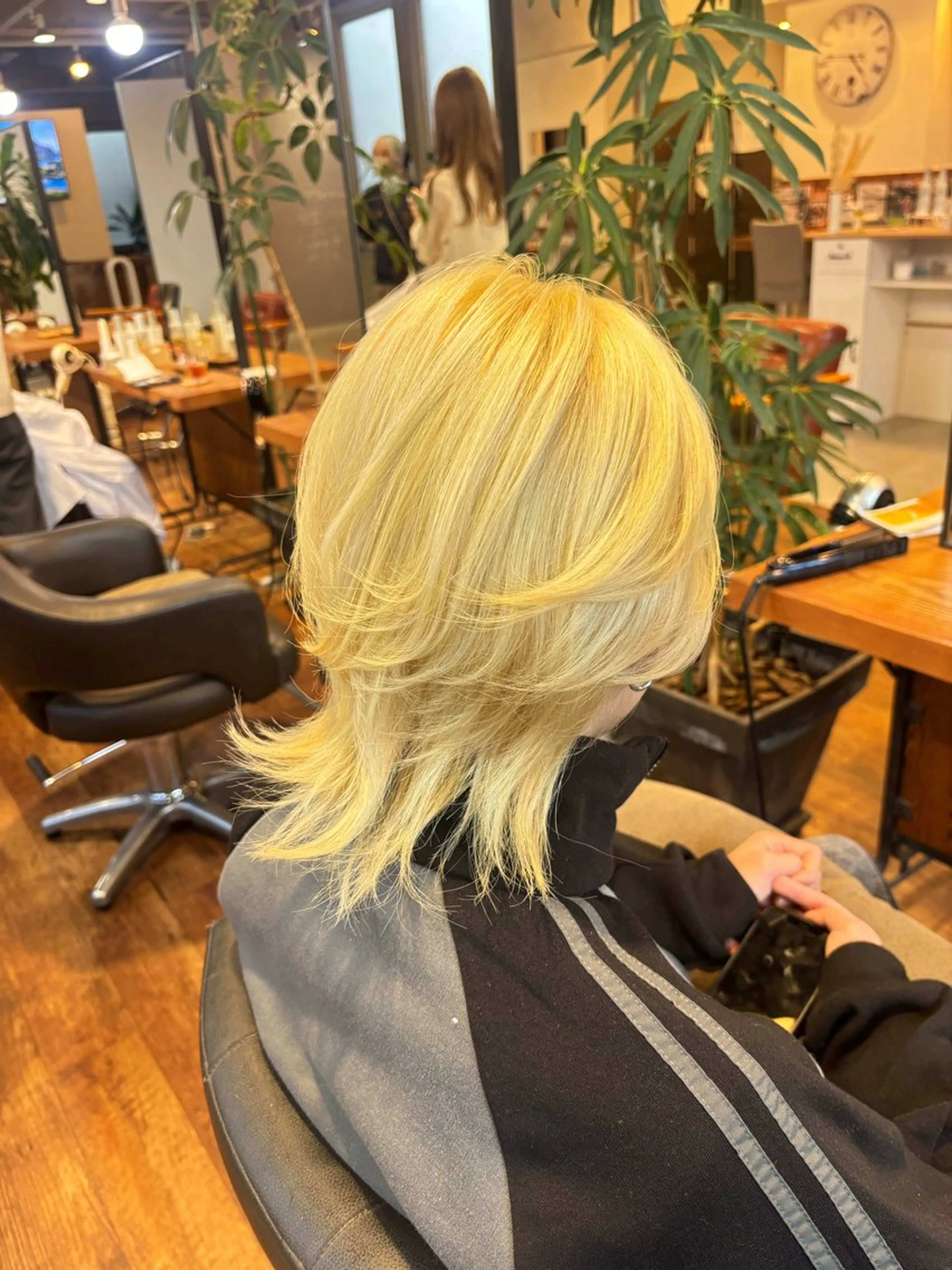 カラー メンズ メンズハイトーン 抜きっぱなしブロンド ハイトーンカラー 山形 梨沙のヘアスタイル