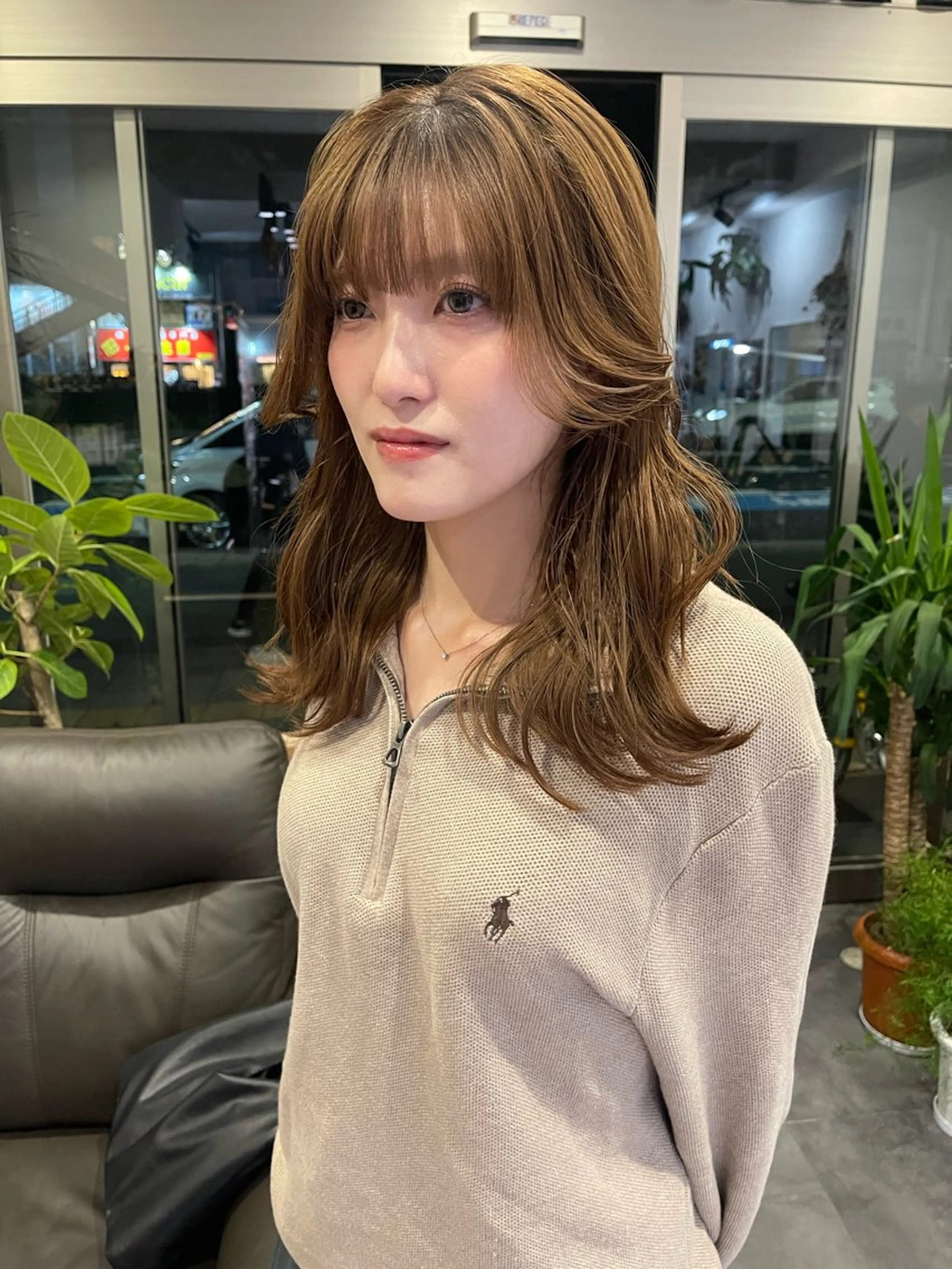 ロング 顔周りカット カット アトム/ウルフ パーマ/レイヤーのヘアスタイル