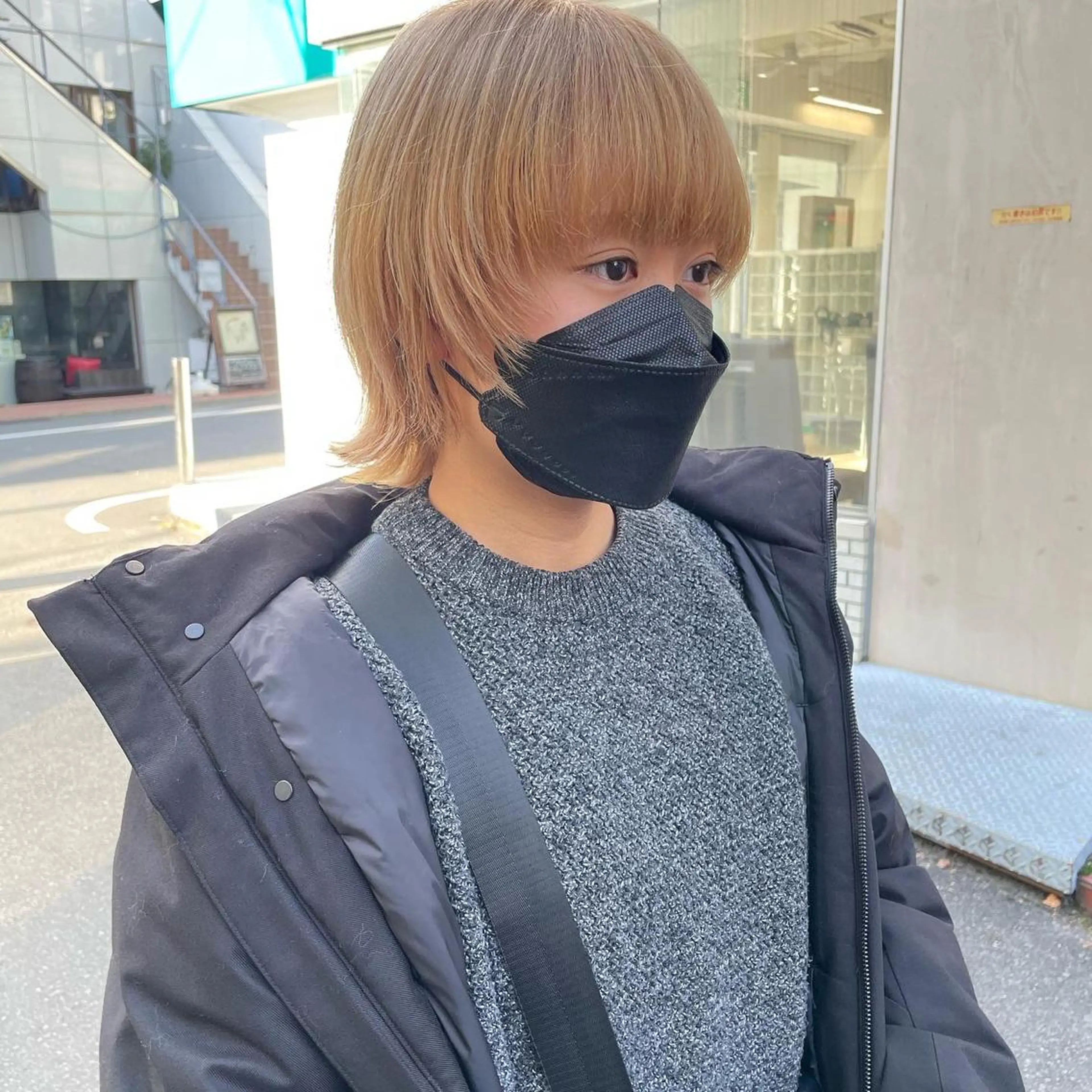 ミディアム カラー 渡部凌我 小顔ウルフ ハイトーンカラーのヘアスタイル