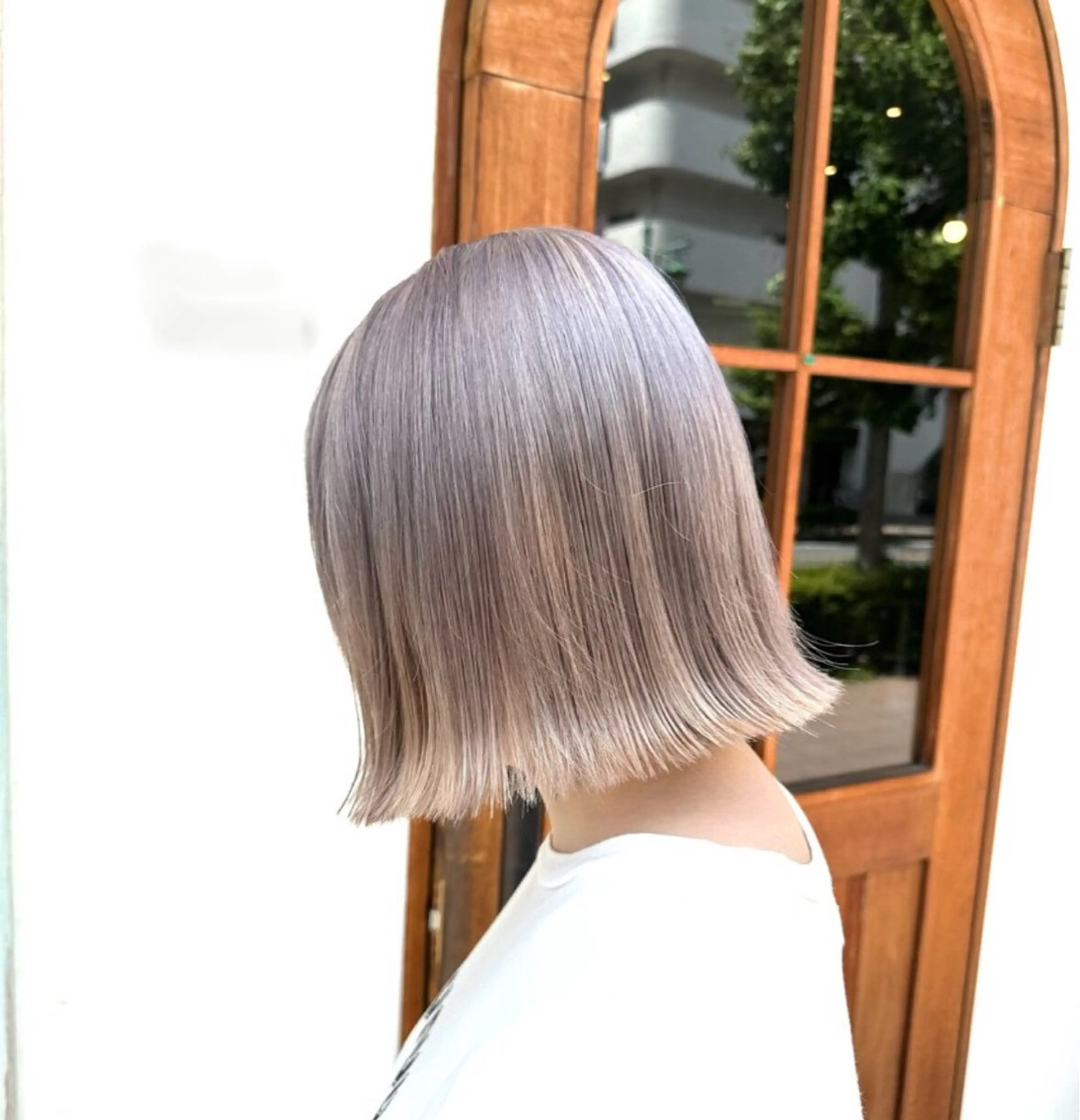 ショート カラー ブリーチ シルバー ホワイトシルバー ヘアカラー トリートメント Nao 【EIGHT札幌】のヘアスタイル