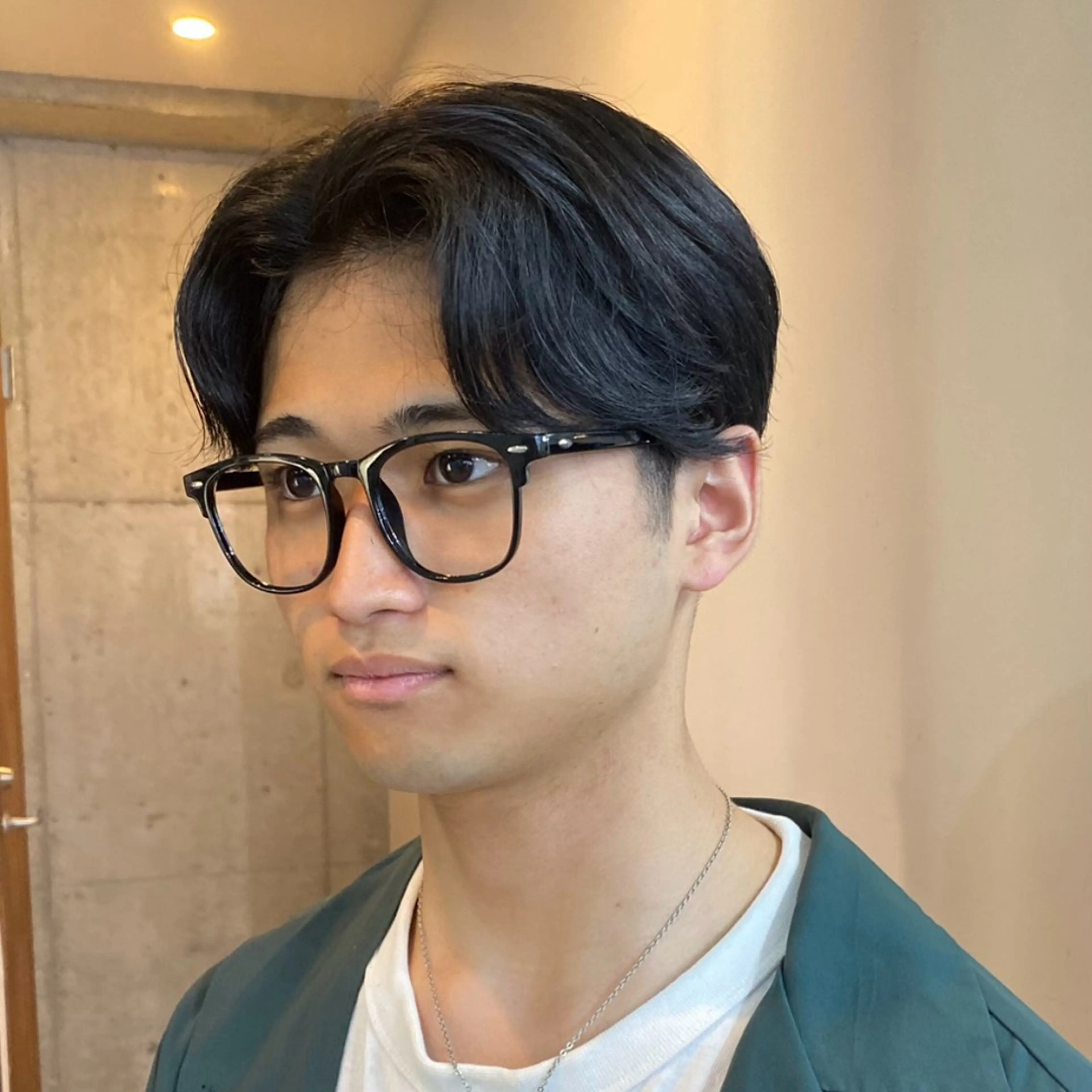 ショート メンズ センターパート 刈り上げ センターパート/ニ ュアンスパーマのヘアスタイル