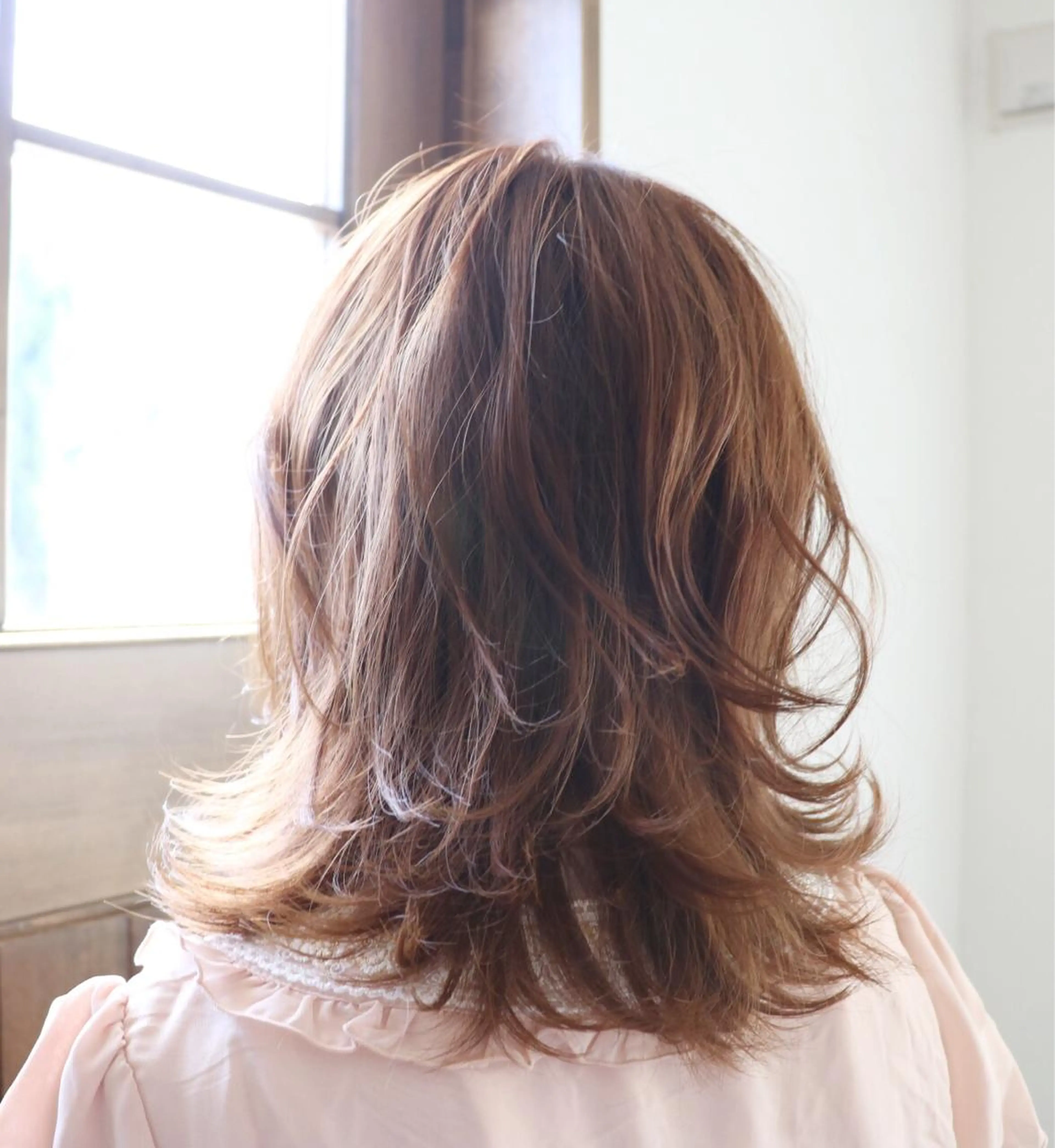 ミディアム アッシュ atelier RICOのヘアスタイル