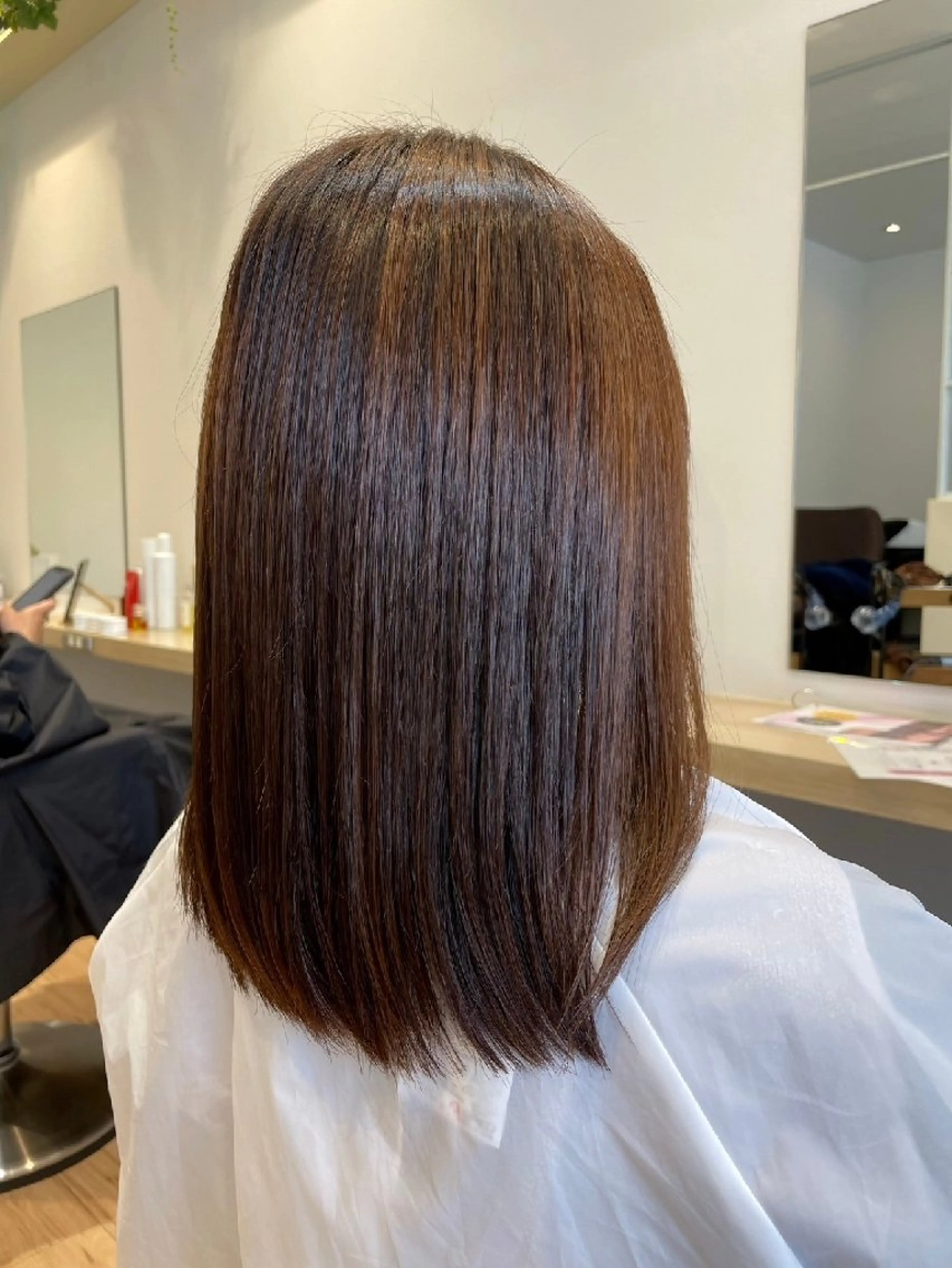 セミロング カラー 牧岡 環のヘアスタイル