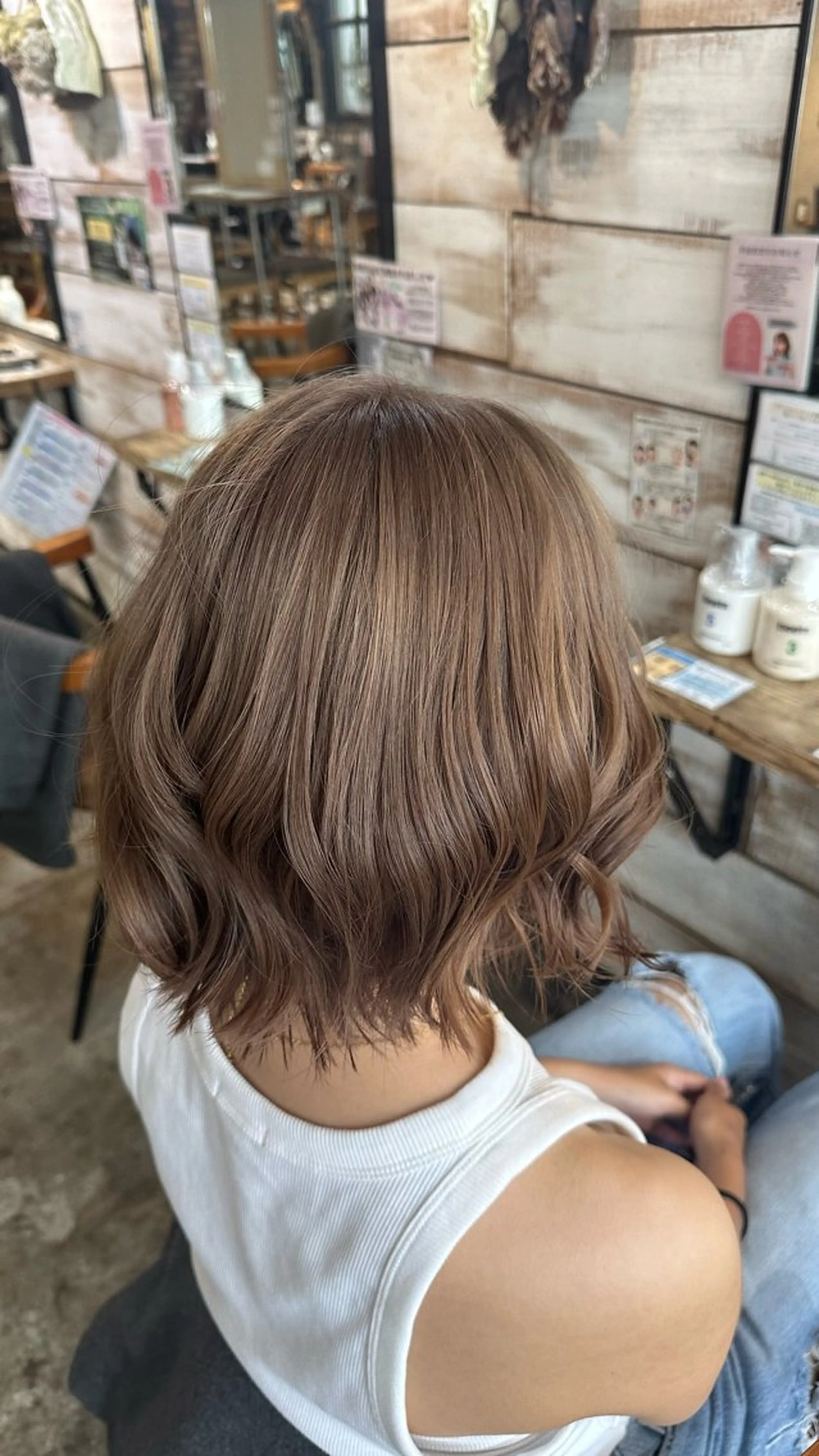 カラー ベージュカラー ミルクティーベージュ ヘアカラー 手嶋 理仁のヘアスタイル