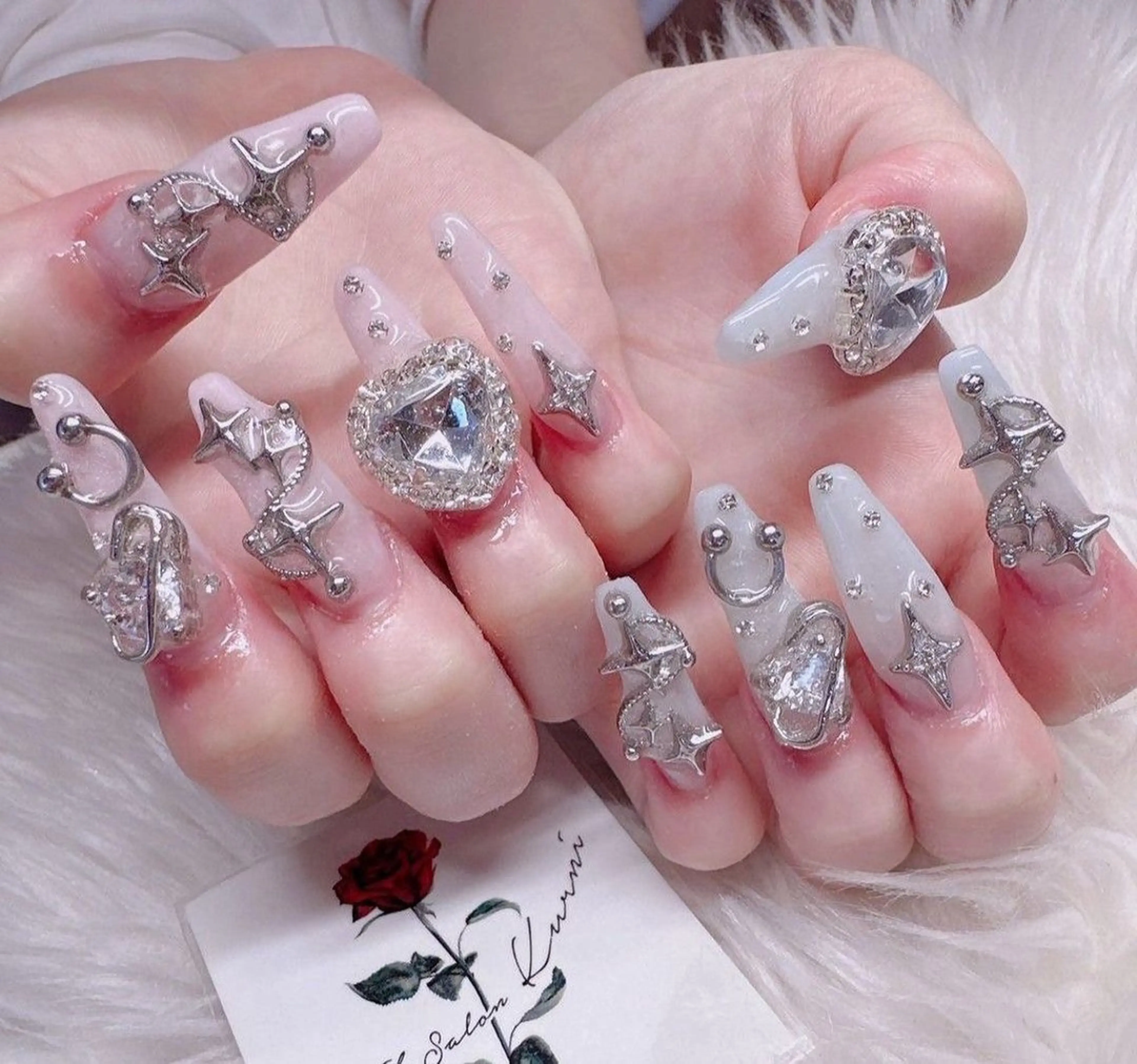 ネイル マグネットネイル ピンク ネイルチップ 冬ネイル クリスマス ハンドネイル Lee Nailsのネイルデザイン
