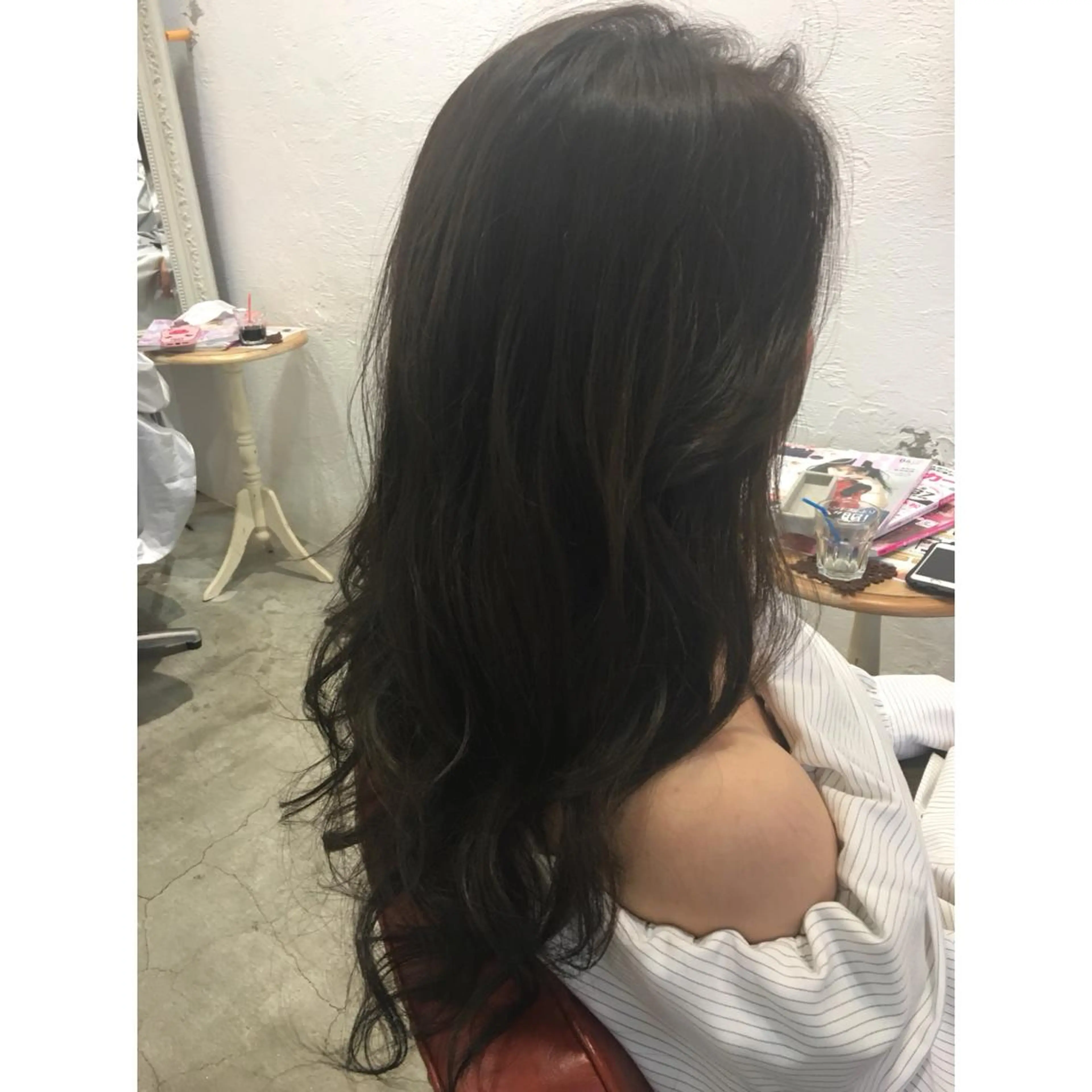 ロング カラー アッシュ fio マナミのヘアスタイル