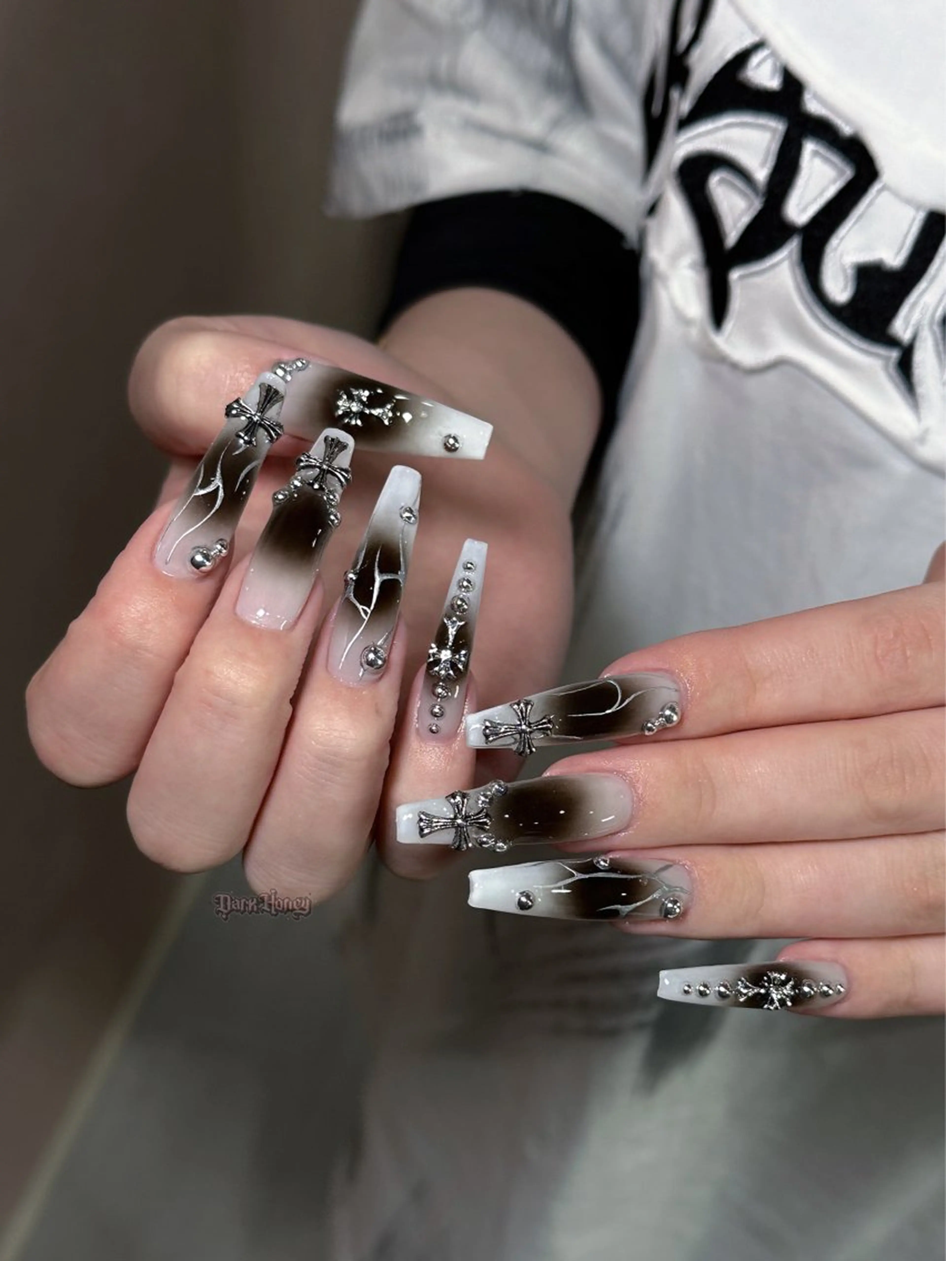 ネイル ロングネイル Dark honey スカルプ専門原宿店のネイルデザイン