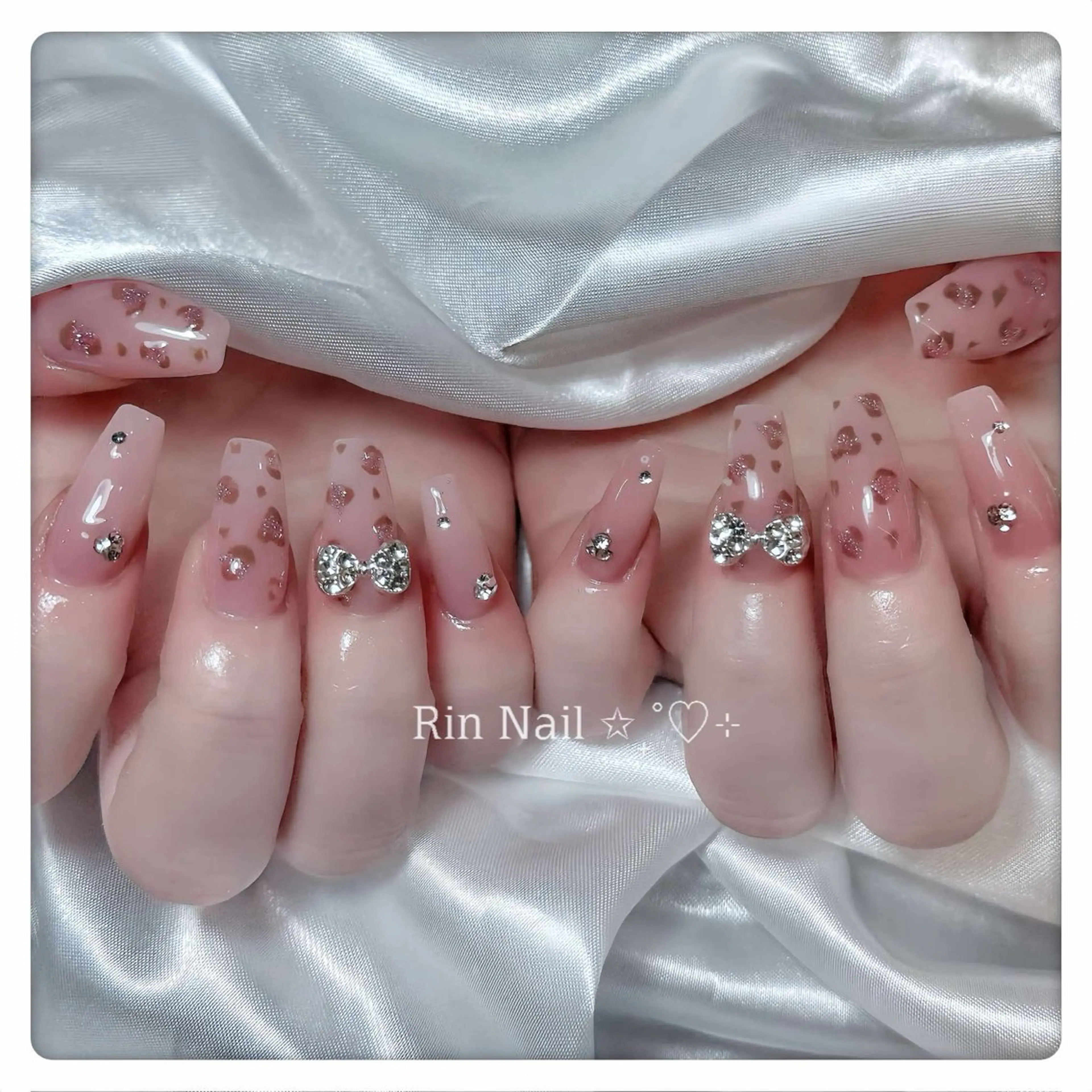 ネイル アートネイル チークネイル ジェルネイル ロングネイル マグネットネイル ハンドネイル Rin Nail 新大久保店のネイルデザイン