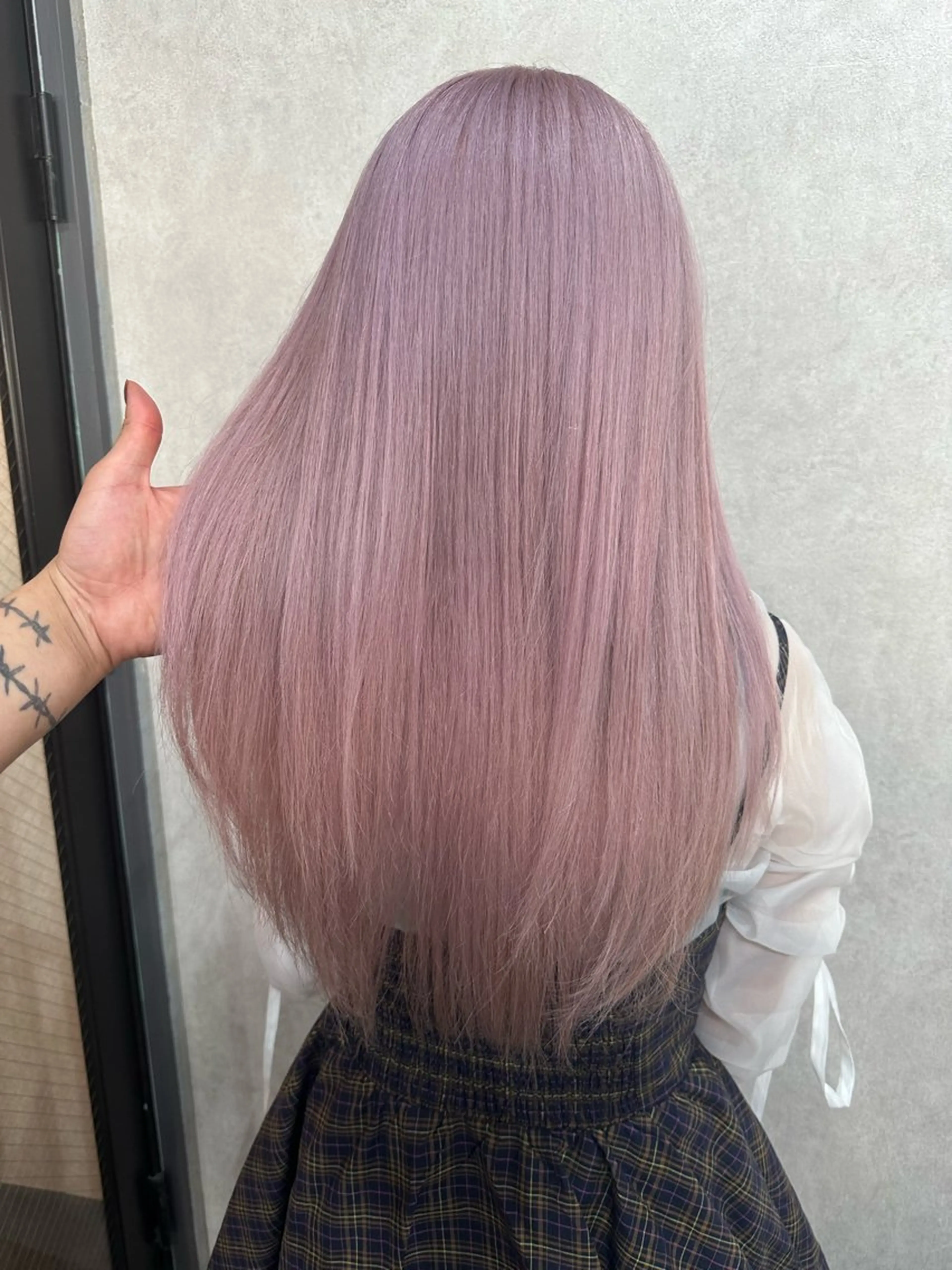 ロング カラー ピンクカラー ホワイトピンク ヘアカラー AiM エイム　韓国レイヤーのヘアスタイル