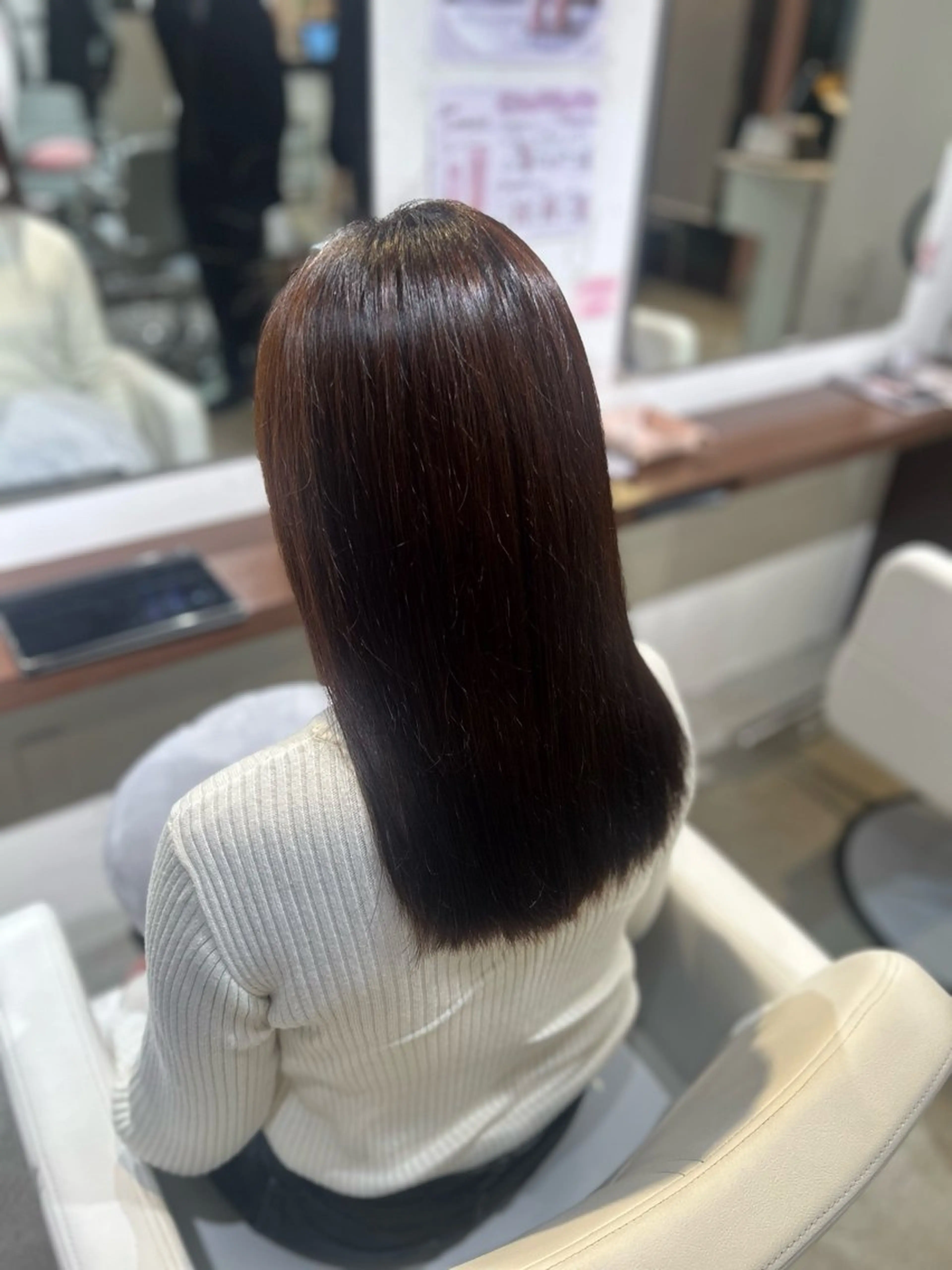 ミディアム Rinka ハイトーン/レイヤーのヘアスタイル