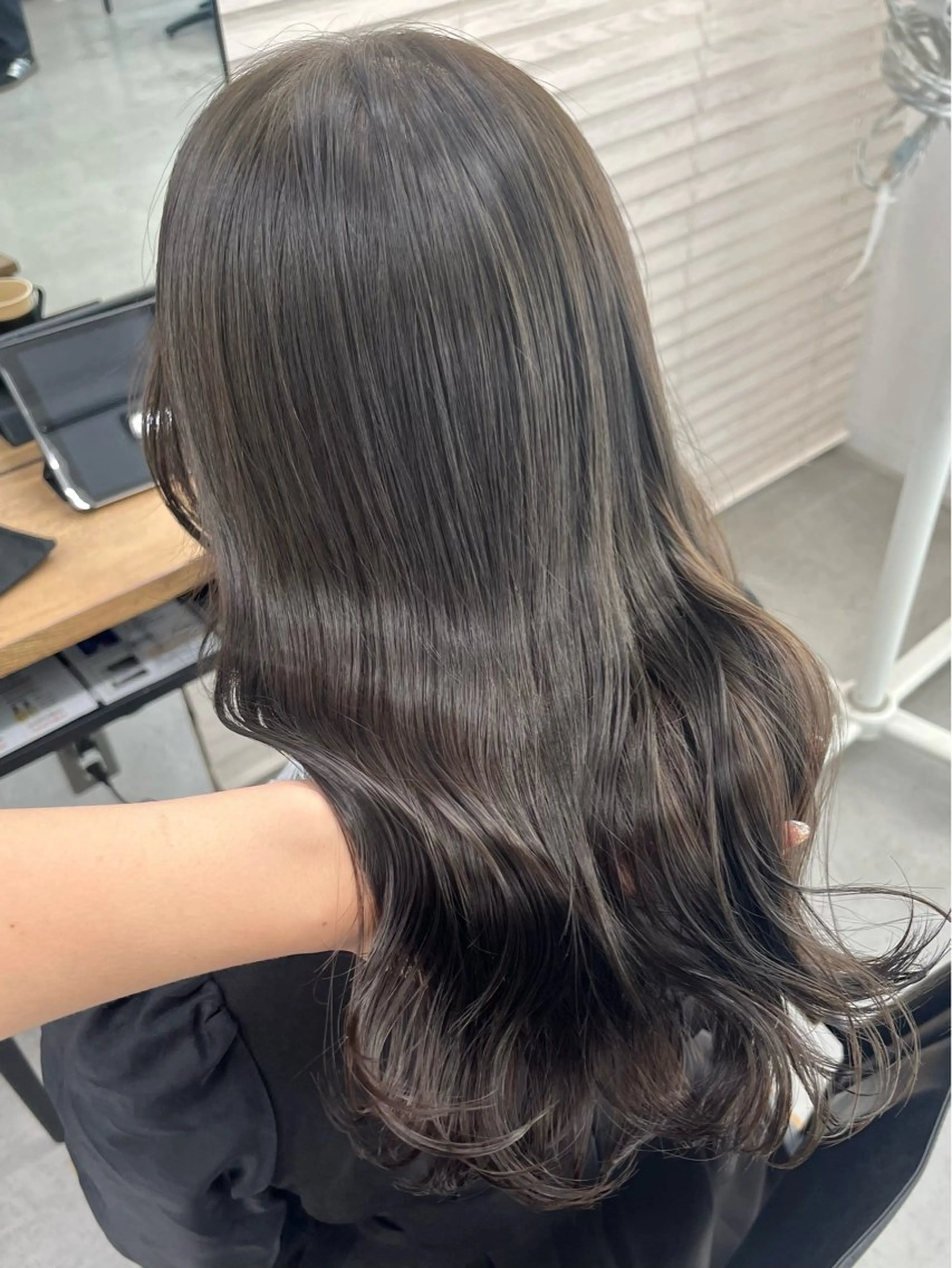 ロング カラー ヘアアレンジ ブリーチ ダブルカラー グレージュ ブリーチなしカラー オリーブグレージュ 🫧透明感カラー/ ナルハ🫧のヘアスタイル