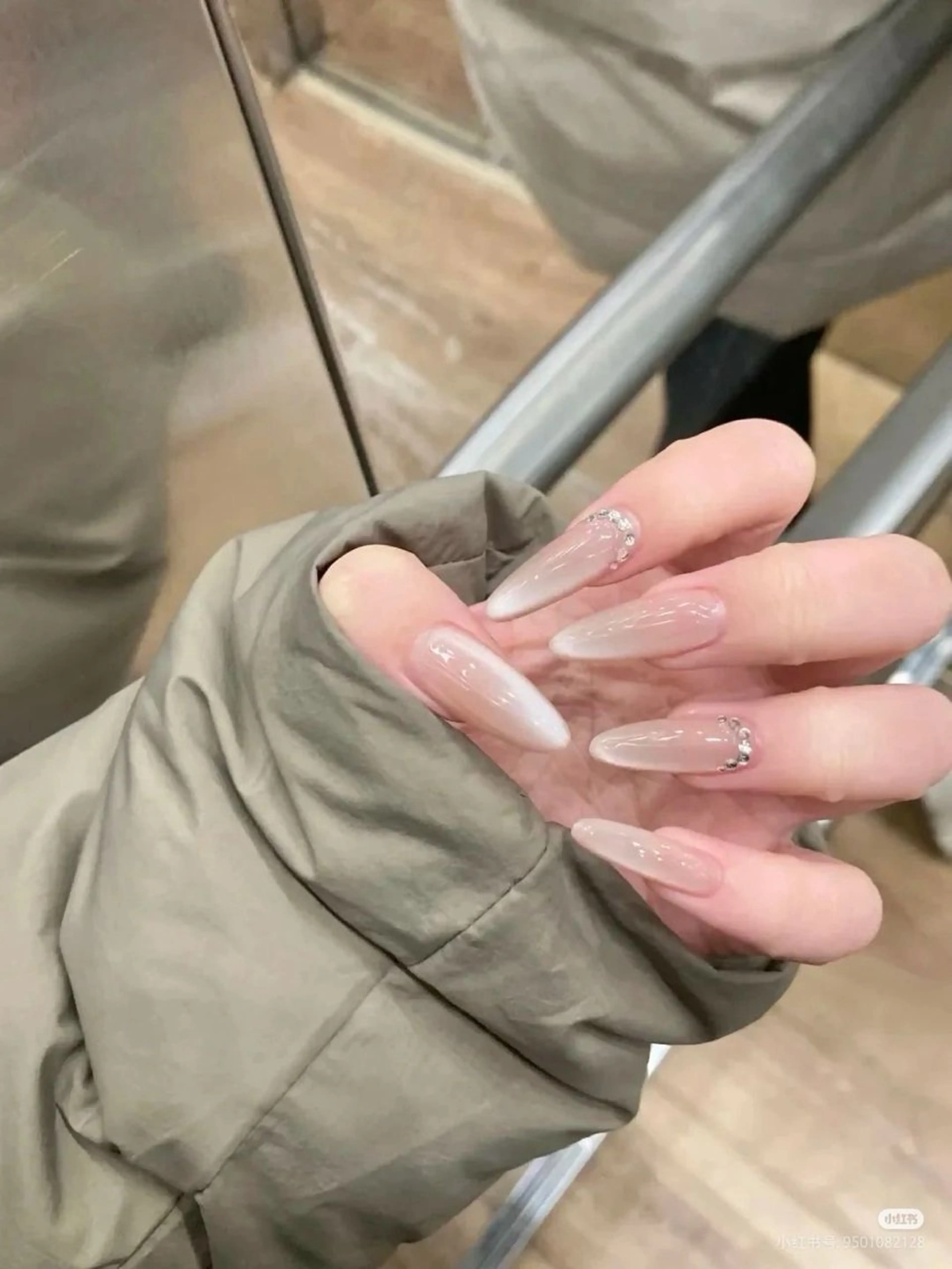 ネイル フレンチネイル キラキラネイル 韓国ネイル シンプルネイル ワンホンネイル ハンドネイル MEI Nailのネイルデザイン