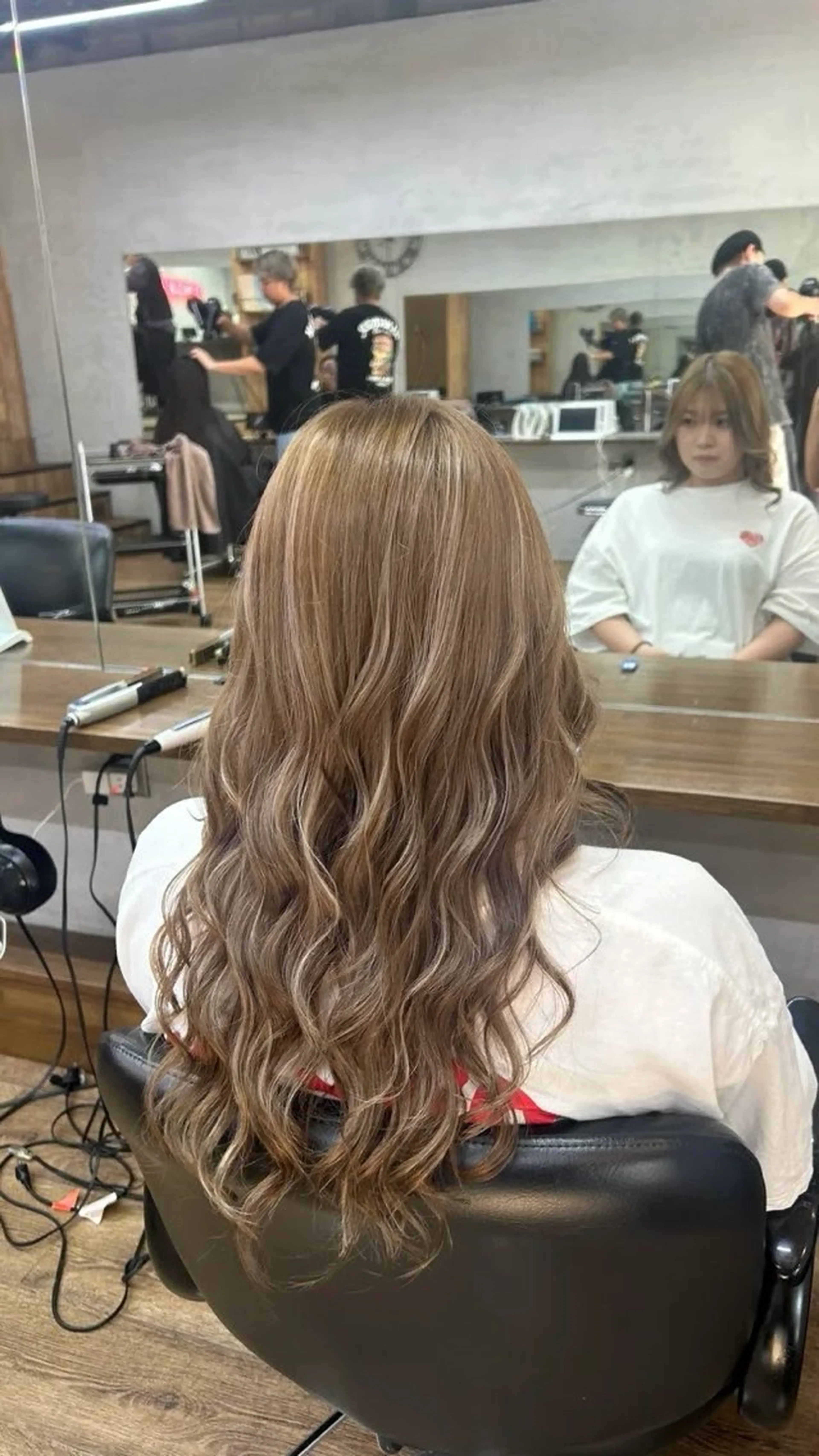 ロング ハイライト 神田 姫奈のヘアスタイル