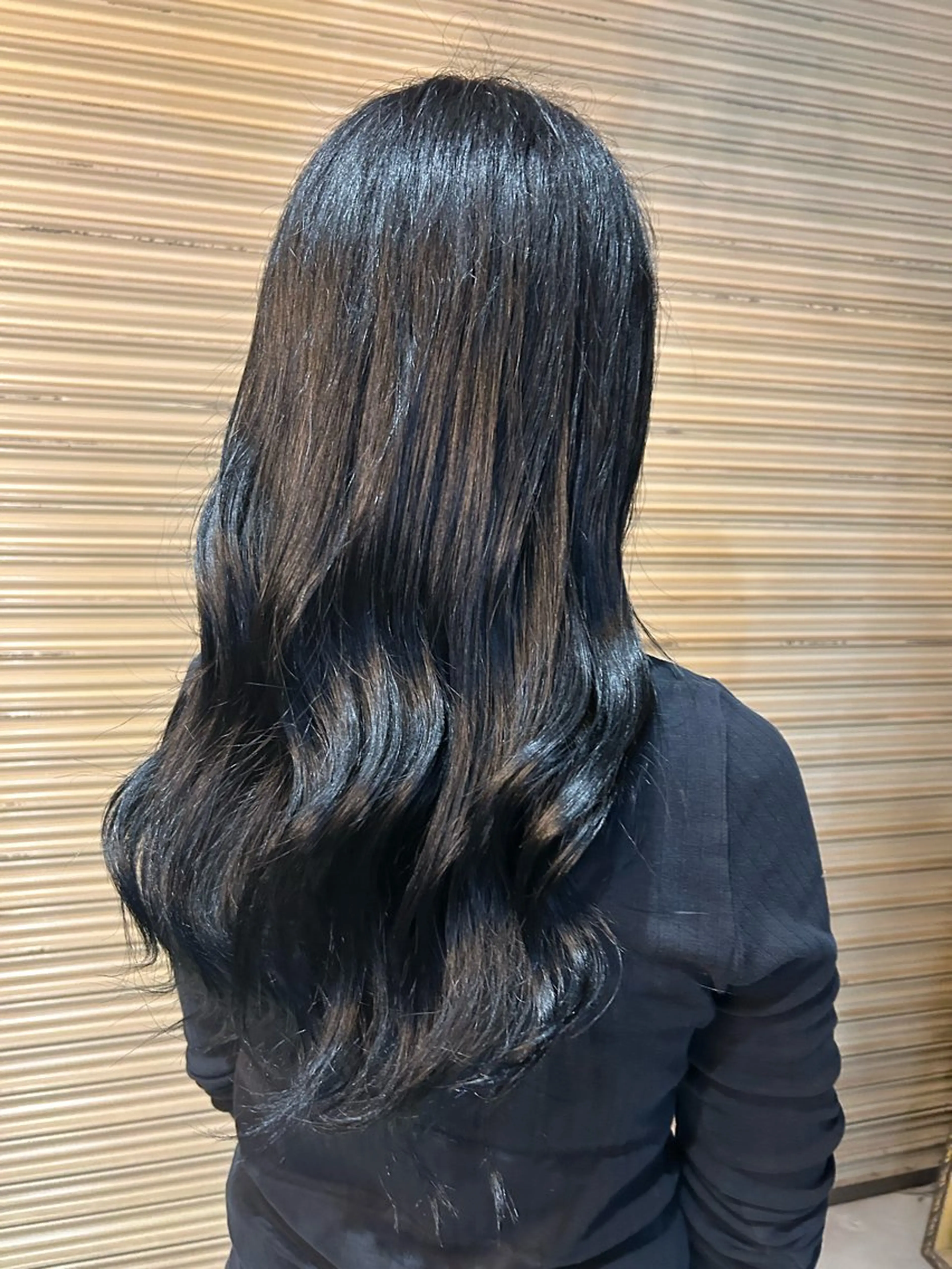 ロング カラー 黒髪 ブルーカラー ブルーブラック ヘアカラー 植吉 琉月のヘアスタイル