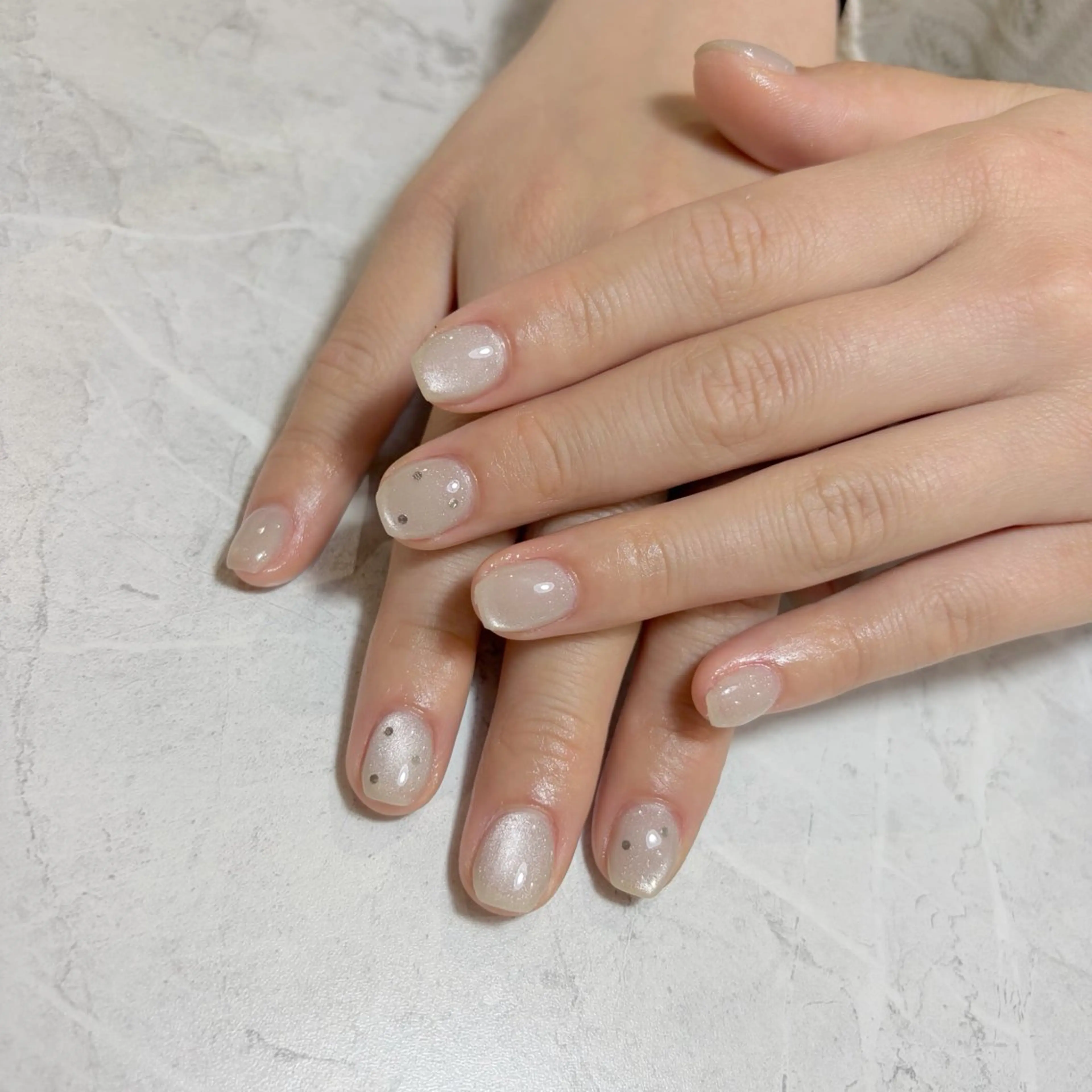ネイル マグネットネイル ハンドネイル WHITE NAIL 鳳店NARUMIのネイルデザイン